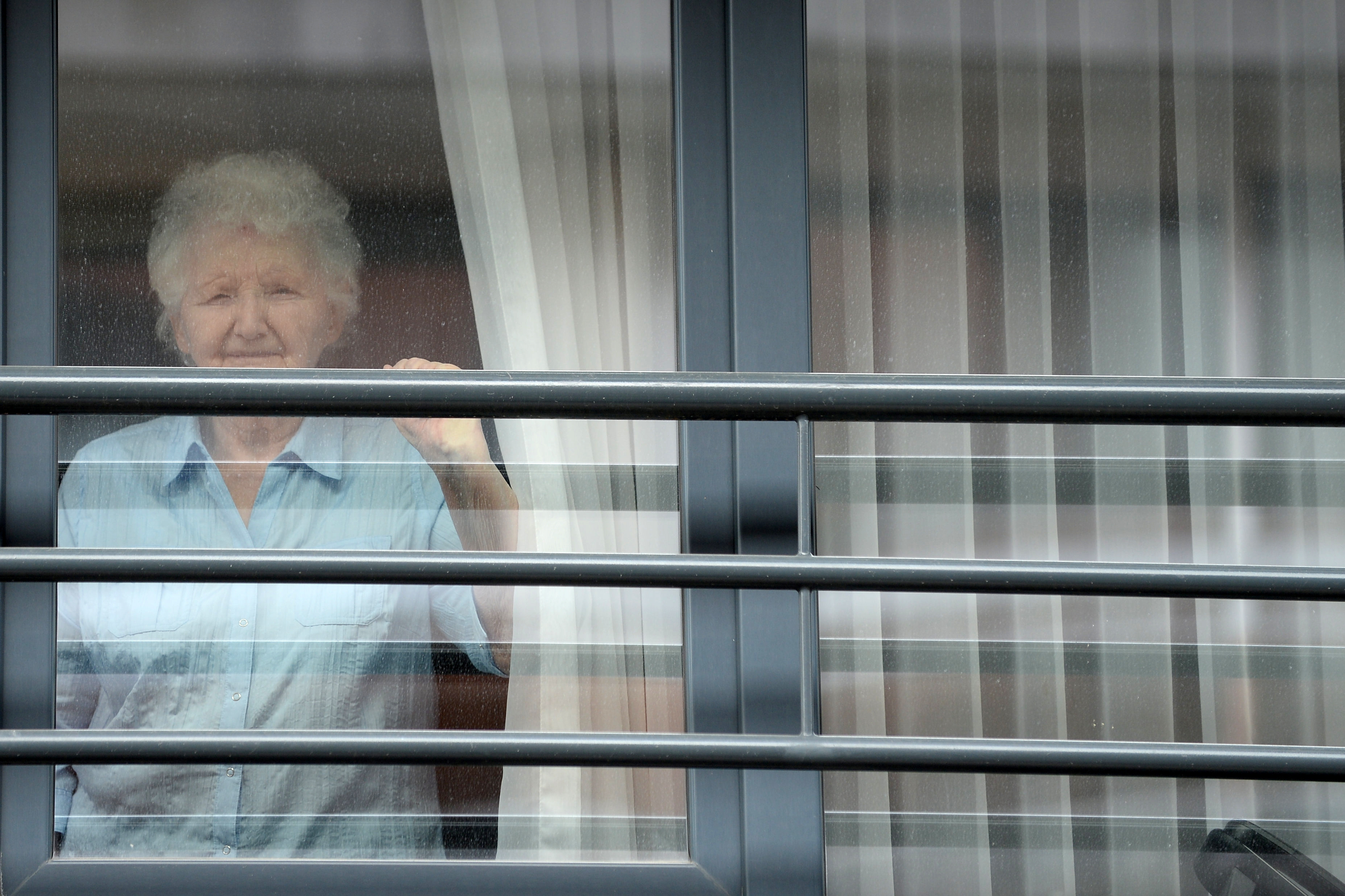 2020-04-12T141142Z_1940958679_RC223G90YB5B_RTRMADP_3_HEALTH-CORONAVIRUS-BELGIUM-ELDERLY