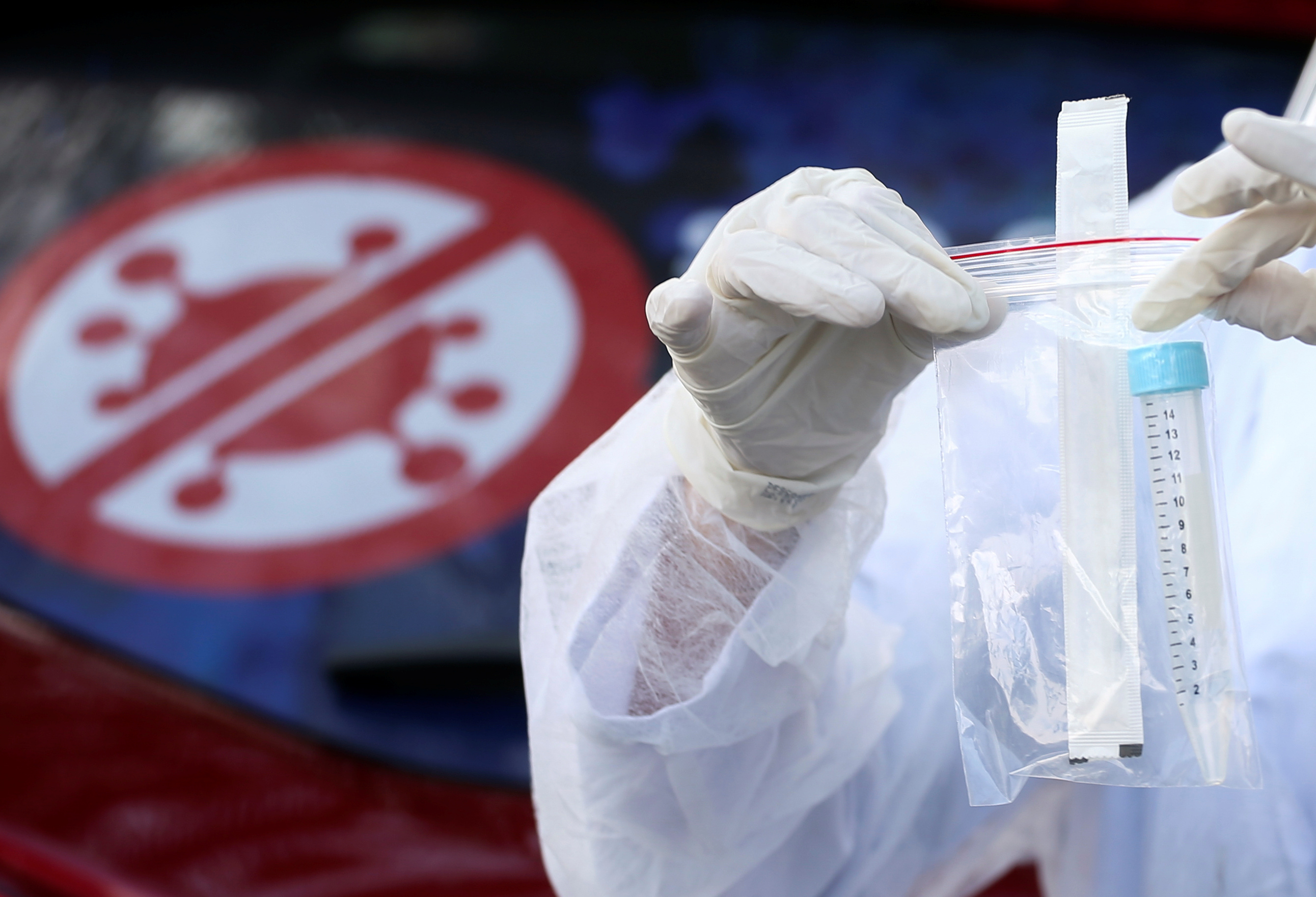 2020-04-14T184327Z_1433477015_RC2H4G9OGRZR_RTRMADP_3_HEALTH-CORONAVIRUS-BRAZIL