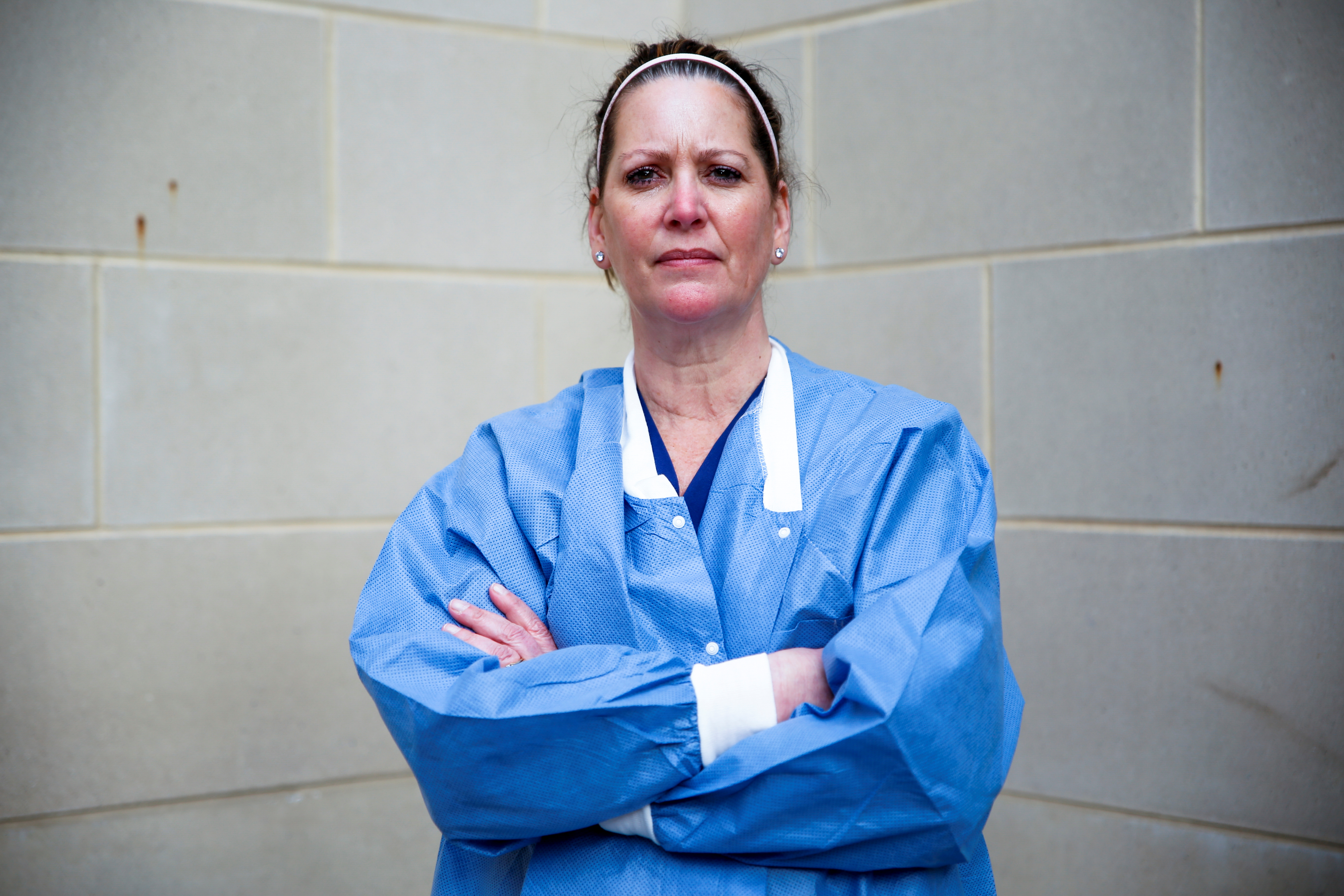 2020-04-15T120303Z_1914215842_RC205G9HU6PG_RTRMADP_3_HEALTH-CORONAVIRUS-USA-MEDICS