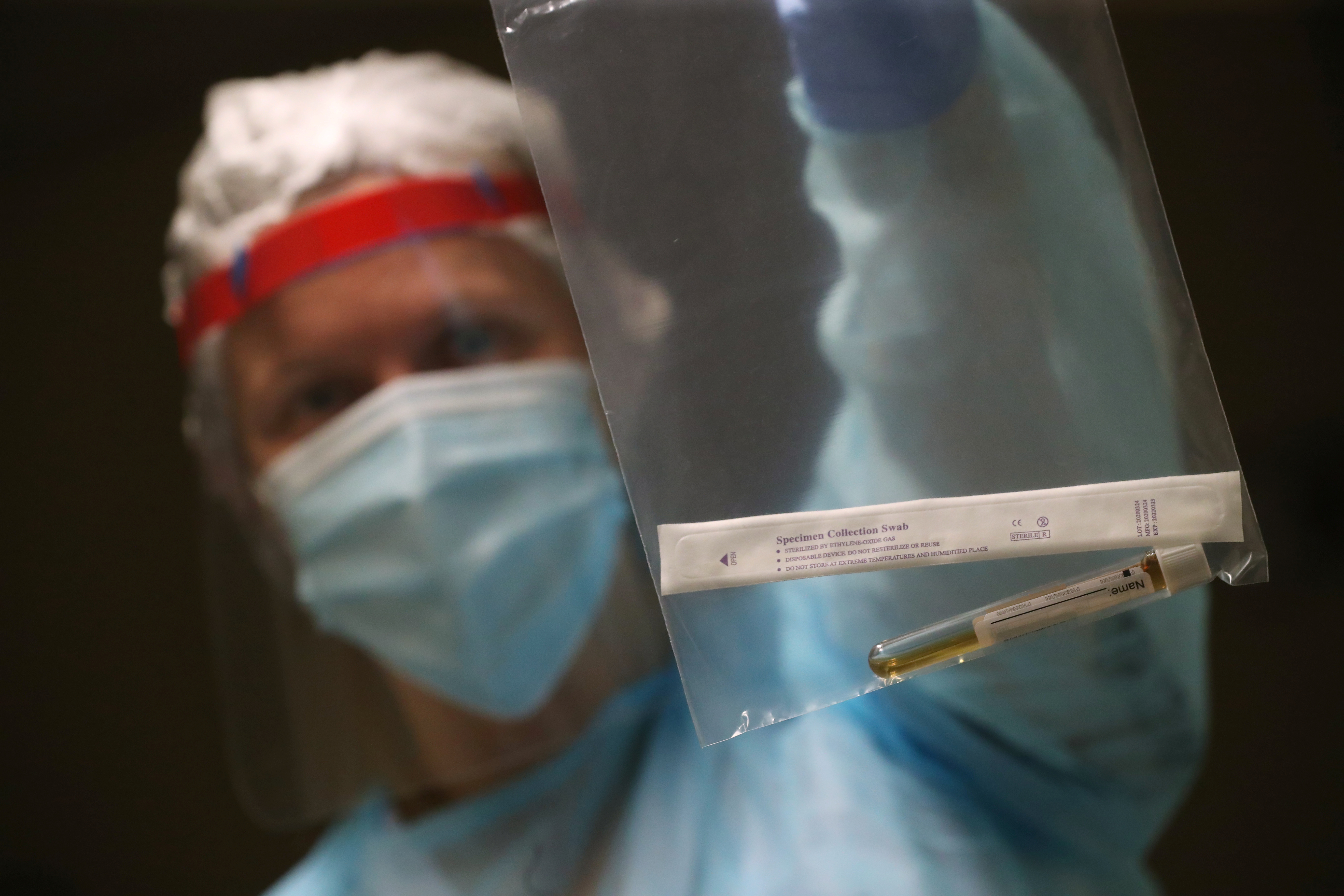 2020-04-16T140302Z_1163874396_RC2Q5G9R93SU_RTRMADP_3_HEALTH-CORONAVIRUS-BELGIUM-CAREHOMES-TESTS