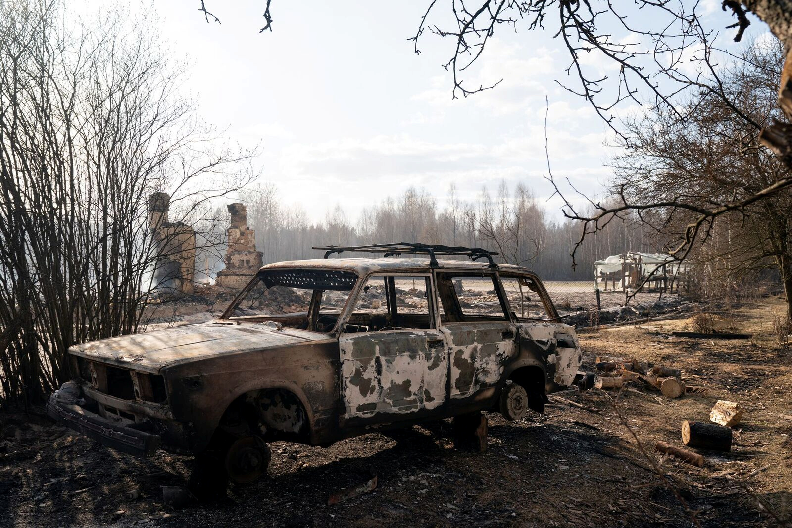 2020-04-19t084821z-2015228185-rc2k7g9mxb08-rtrmadp-3-ukraine-chernobyl-fire-more-290296.jpeg