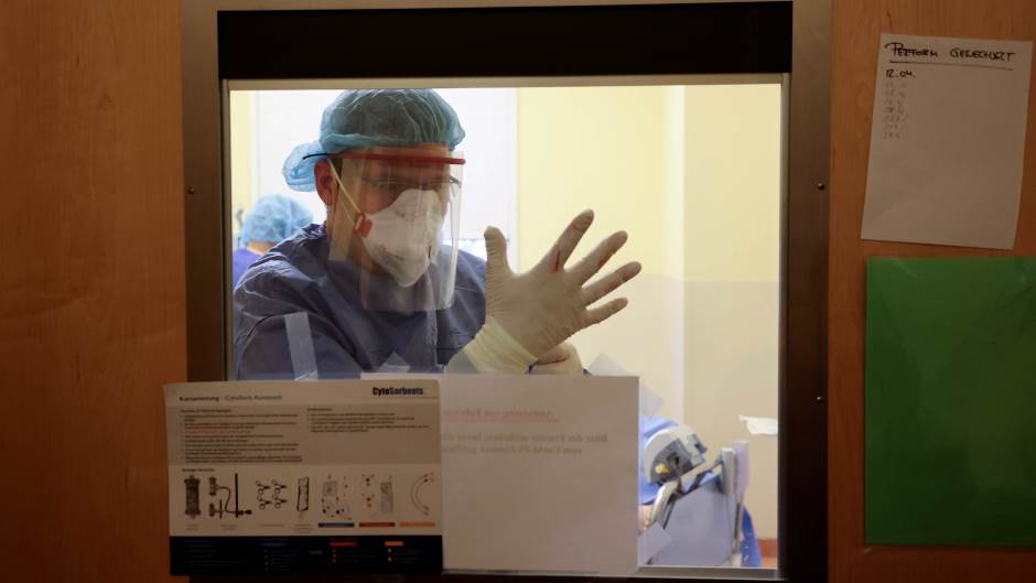 2020-04-21T000000Z_1130027069_RC2Z8G9L93Q9_RTRMADP_3_HEALTH-CORONAVIRUS-GERMANY-HOSPITAL