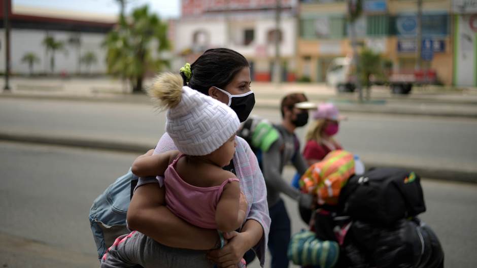 2020-04-21T050741Z_1245252267_RC2T8G976LQC_RTRMADP_3_HEALTH-CORONAVIRUS-ECUADOR-MIGRANTS