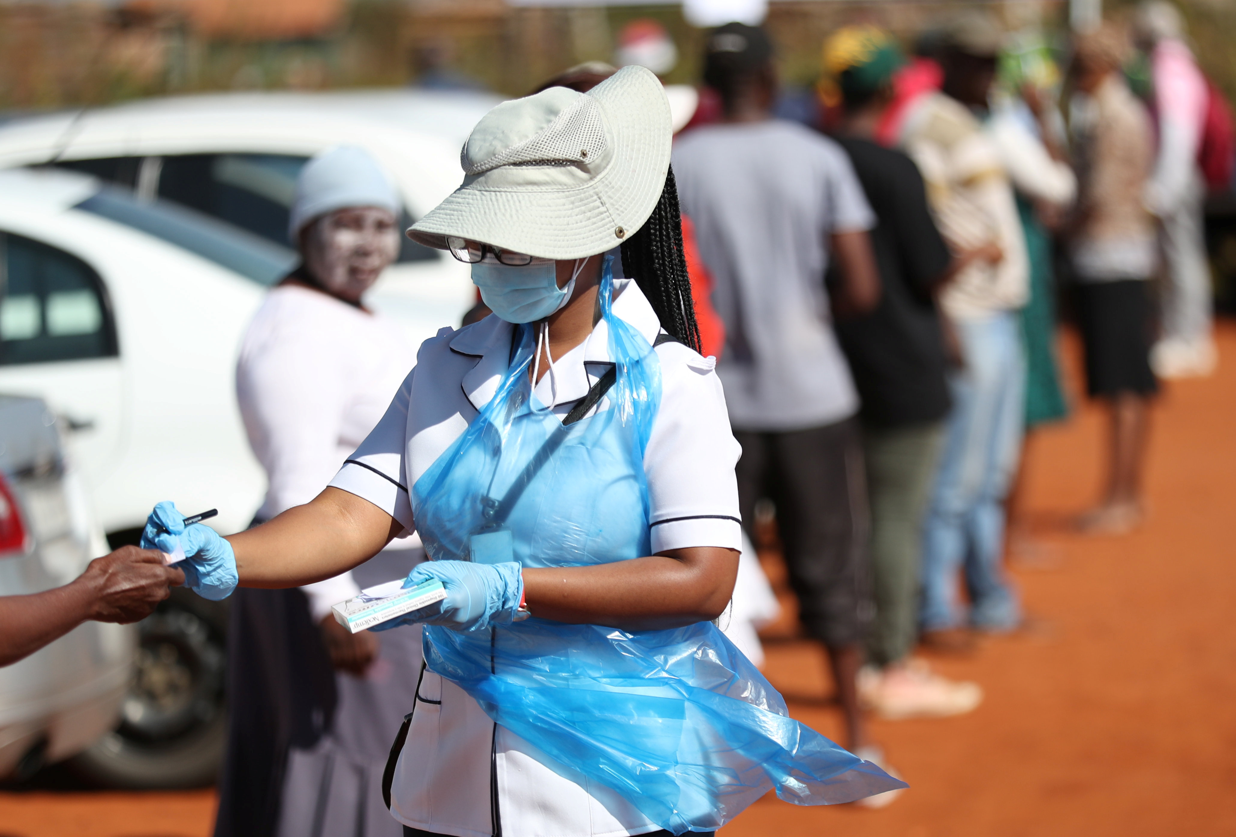 2020-04-21T143450Z_246305217_RC229G91TLUO_RTRMADP_3_HEALTH-CORONAVIRUS-SAFRICA