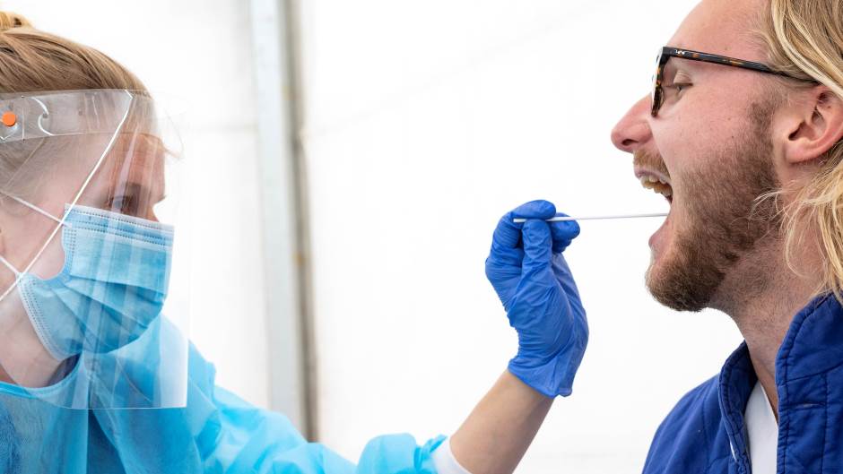 2020-04-29T000000Z_57845588_RC2EEG9SBSO4_RTRMADP_3_HEALTH-CORONAVIRUS-SWEDEN