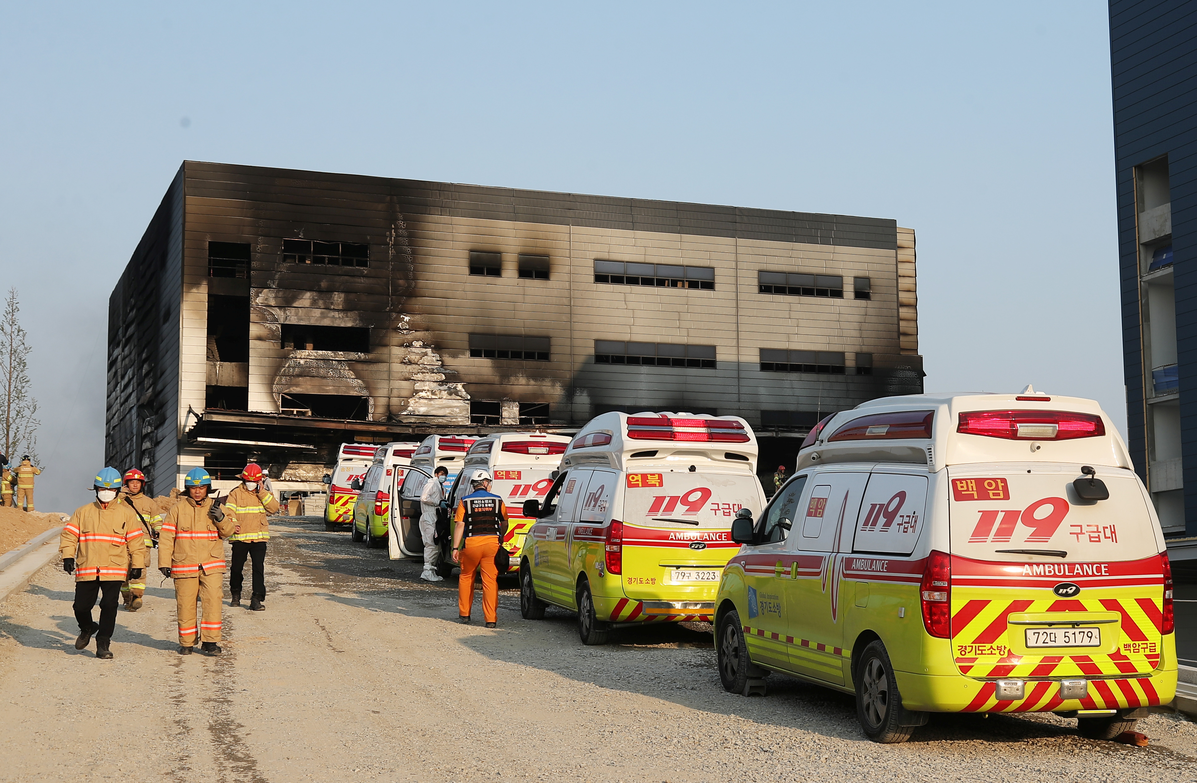 2020-04-29T125434Z_1930228835_RC2CEG9ZI7VD_RTRMADP_3_SOUTHKOREA-FIRE