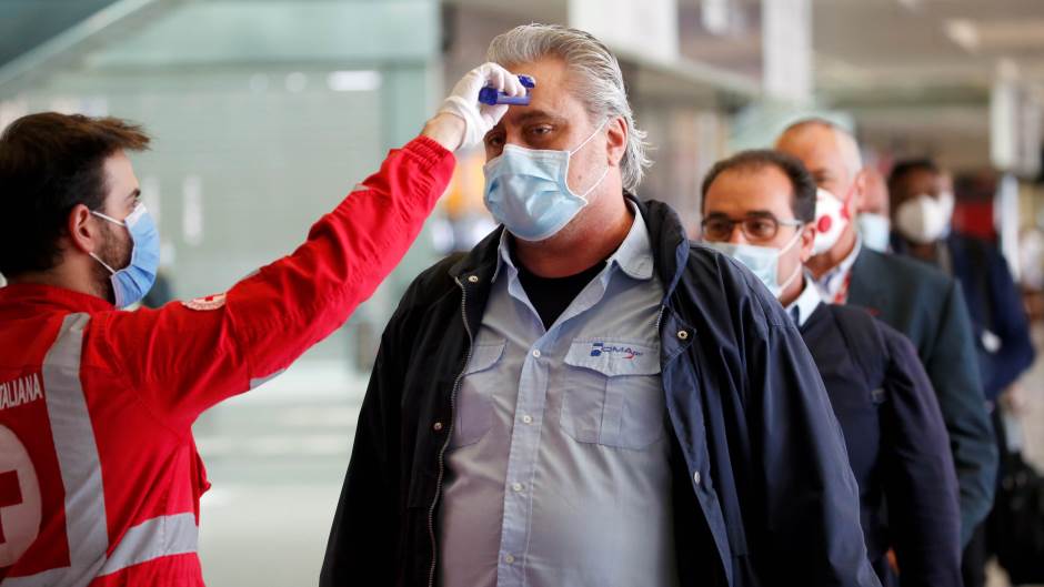 2020-05-04T083945Z_1170366525_RC2KHG90IFIG_RTRMADP_3_HEALTH-CORONAVIRUS-ITALY