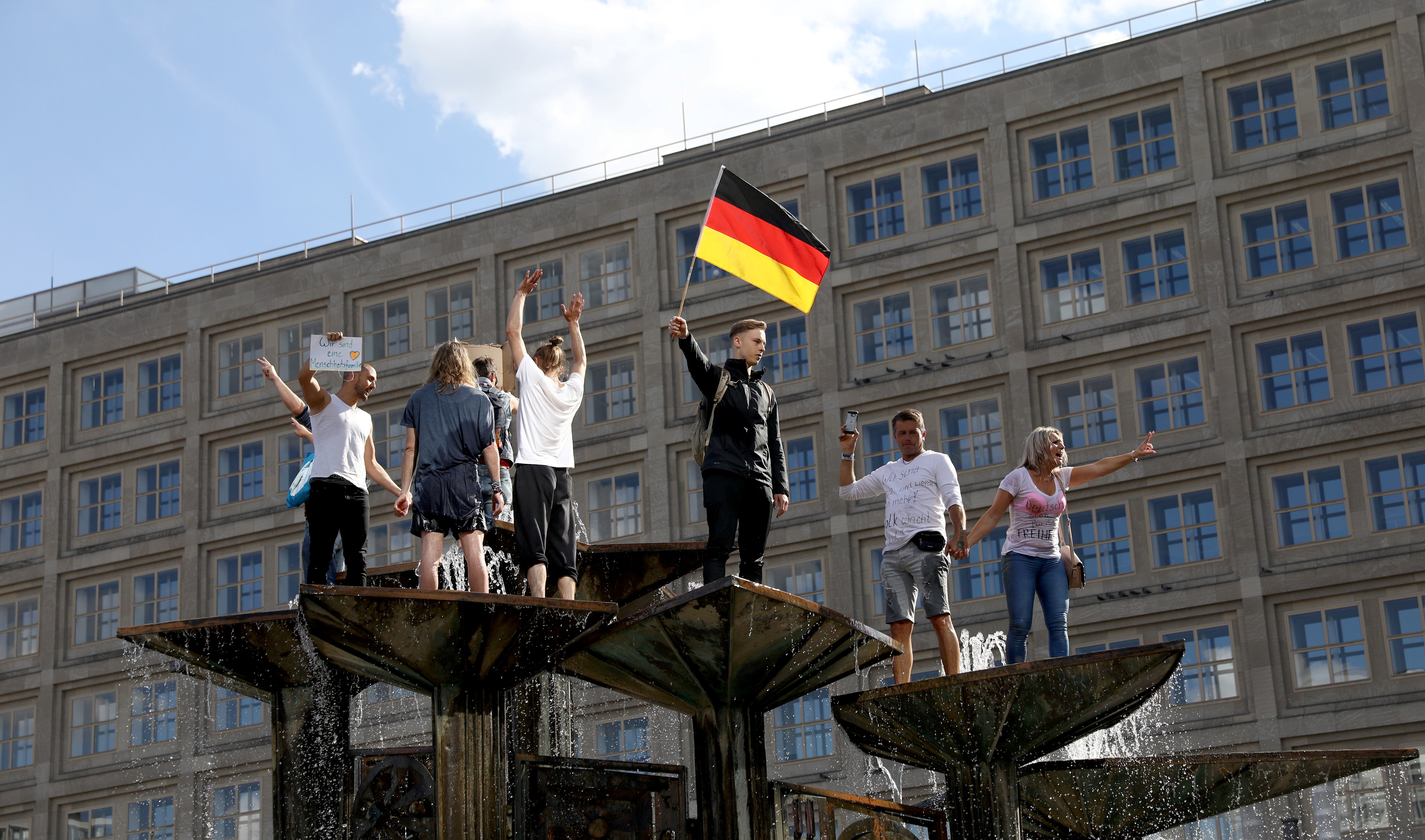 2020-05-09T151224Z_1972626341_RC23LG9JX8UH_RTRMADP_3_HEALTH-CORONAVIRUS-GERMANY