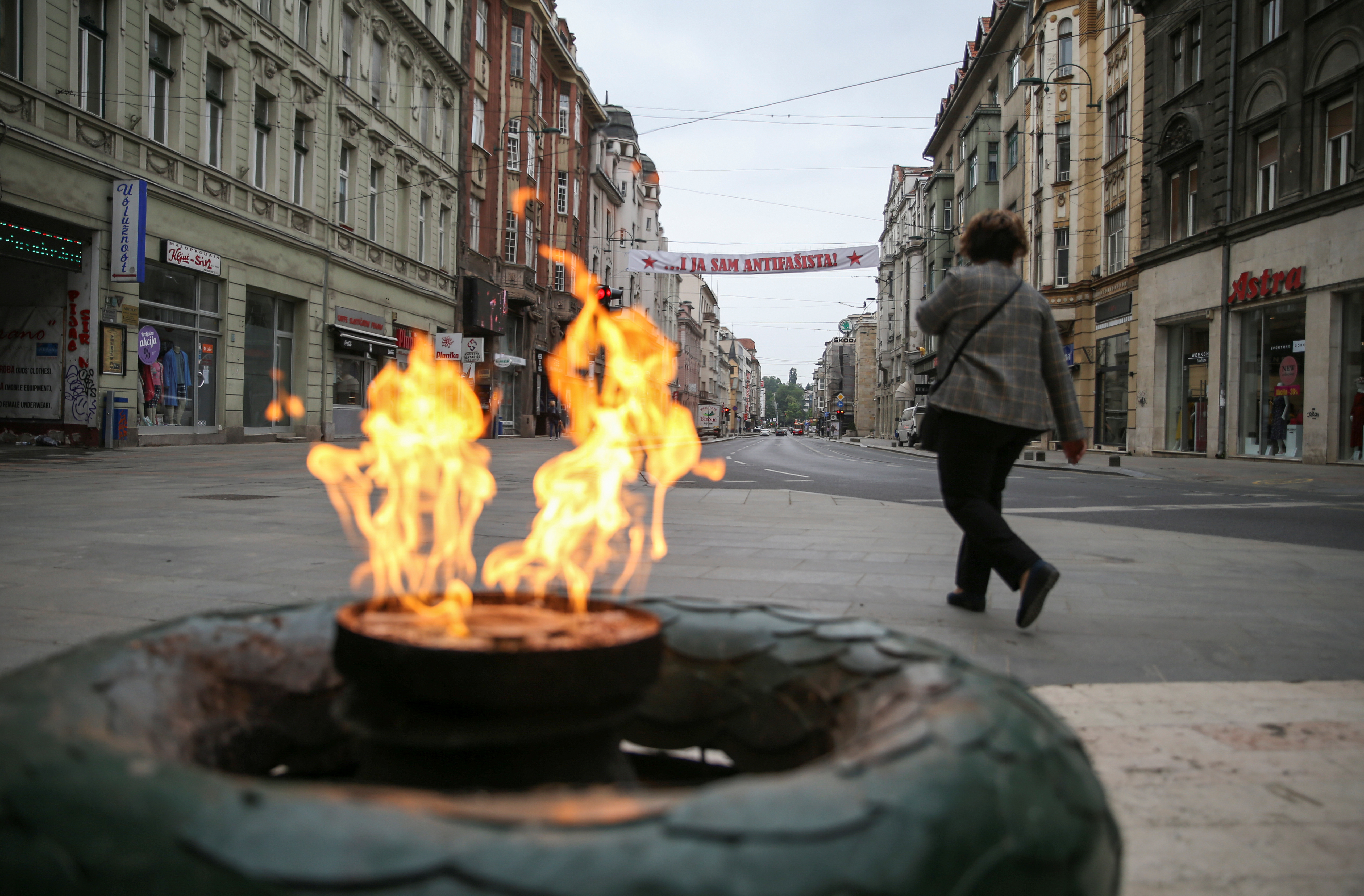 2020-05-16T080456Z_1921016438_RC2KPG99W0W7_RTRMADP_3_BOSNIA-CHURCH-PROTEST