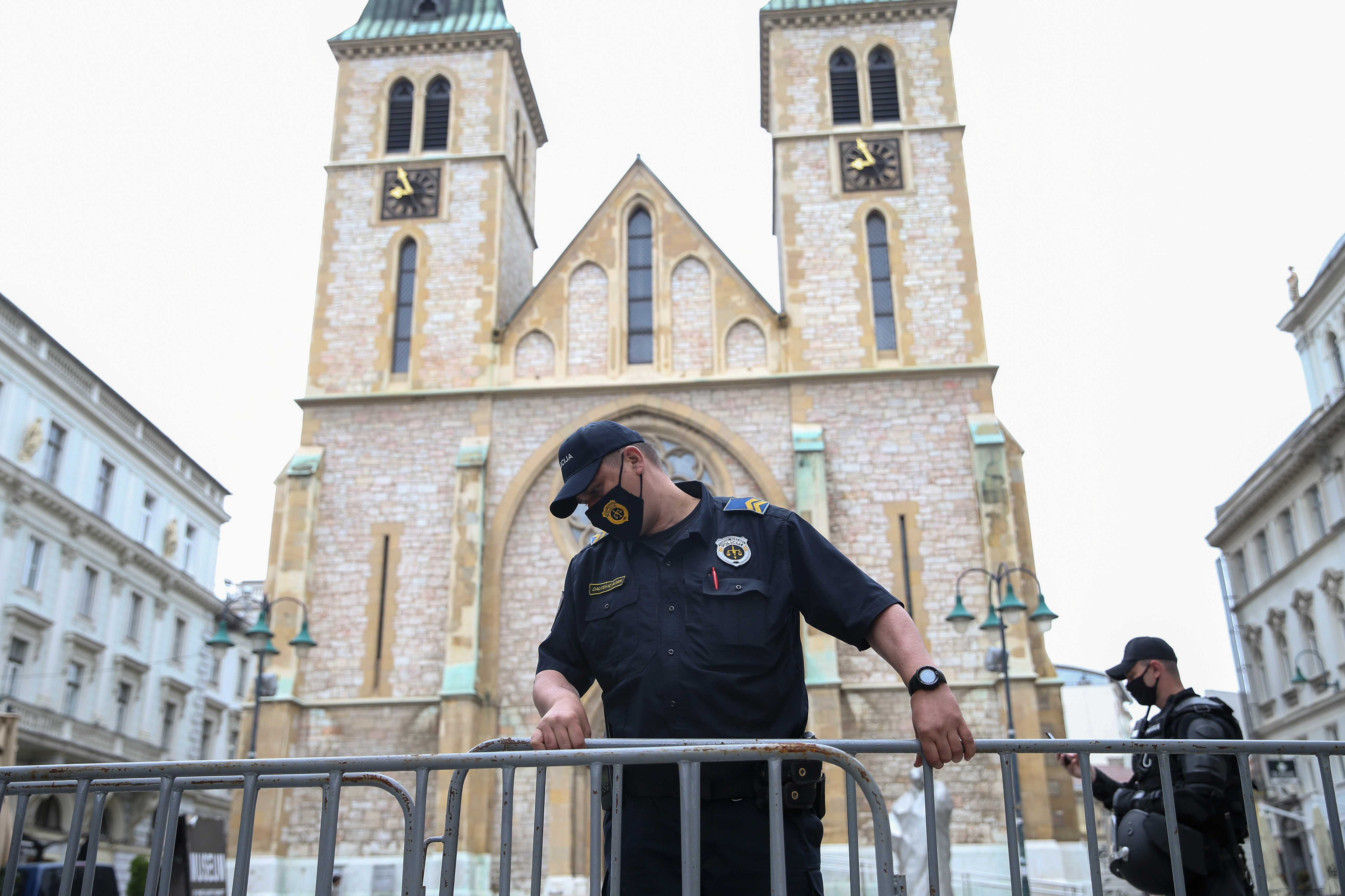 2020-05-16T092000Z_1169902289_RC2JPG9DPT6G_RTRMADP_3_BOSNIA-CHURCH-PROTEST