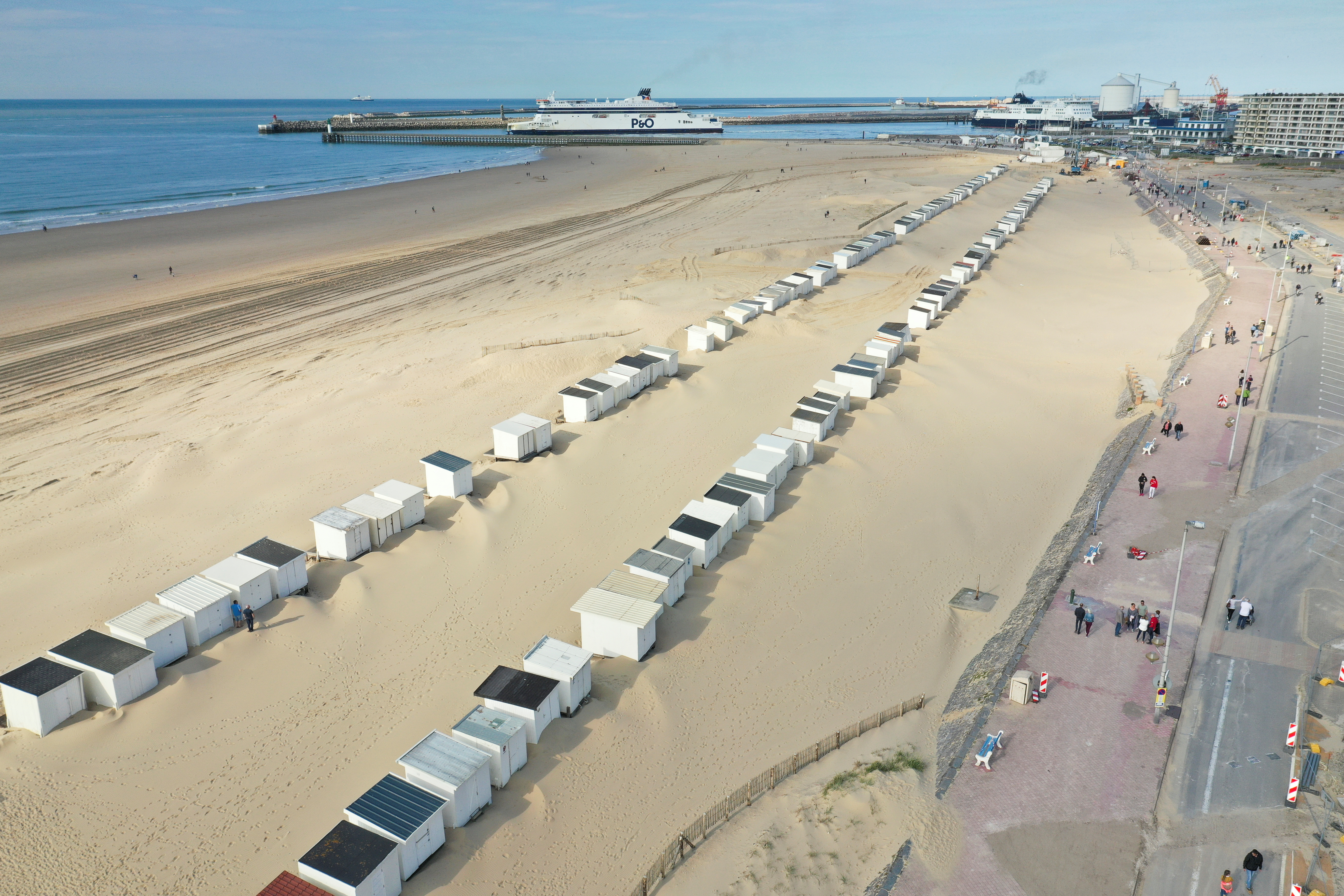 2020-05-16T173604Z_1753727945_RC2TPG998WD0_RTRMADP_3_HEALTH-CORONAVIRUS-FRANCE-BEACHES