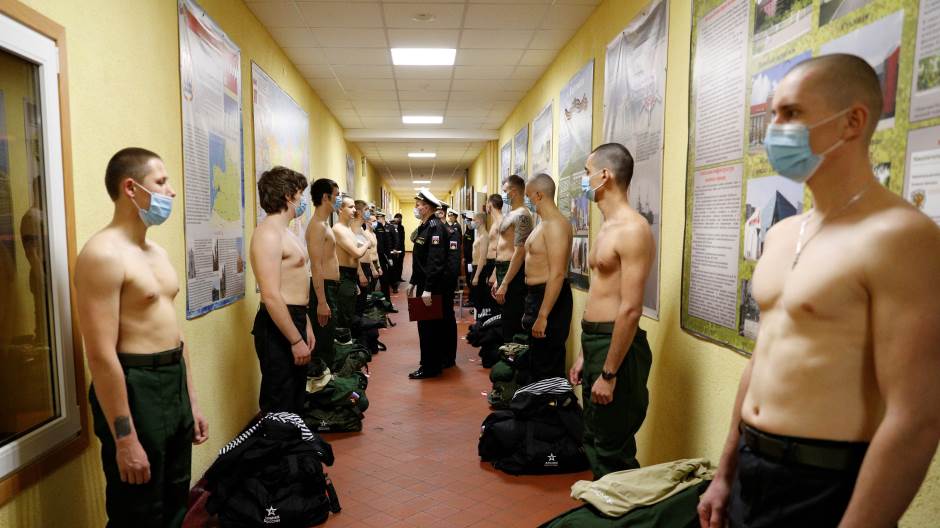 2020-05-20T000000Z_54252288_RC2ISG9ZCKC4_RTRMADP_3_HEALTH-CORONAVIRUS-RUSSIA-ARMY