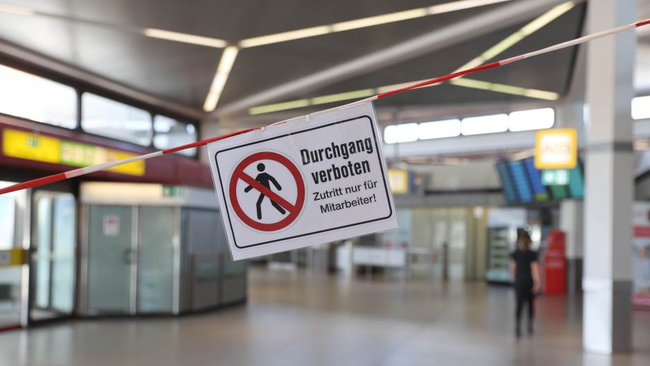 2020-05-20T112019Z_1319146302_UP1EG5K0VHV2P_RTRMADP_3_HEALTH-CORONAVIRUS-GERMANY-AIRPORT