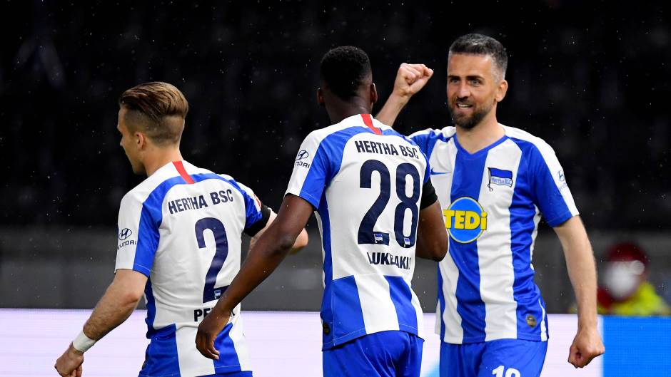 2020-05-22T194732Z_1023529570_RC2VTG9D2DV9_RTRMADP_3_SOCCER-GERMANY-BCS-UNB-REPORT