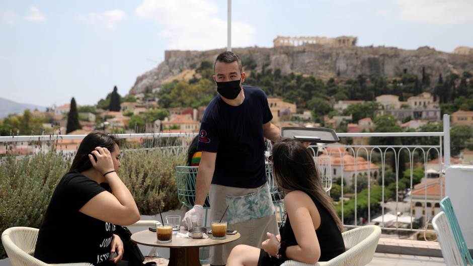 2020-05-27T000000Z_1425568569_RC2XWG96BU4K_RTRMADP_3_HEALTH-CORONAVIRUS-GREECE-TOURISM