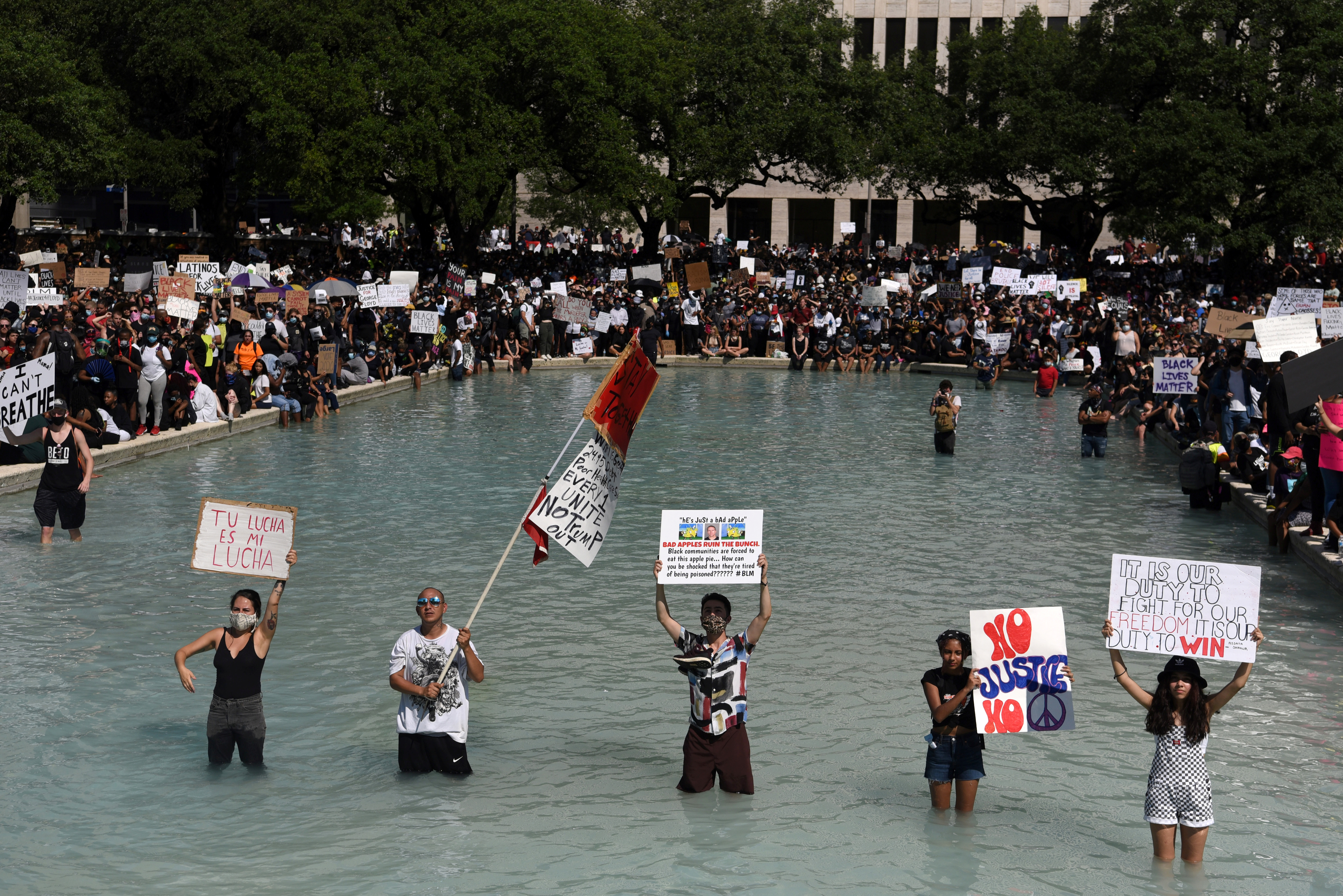 2020-06-02t220015z-276569927-rc2a1h9ty829-rtrmadp-3-minneapolis-police-protests-houston-295286.jpeg