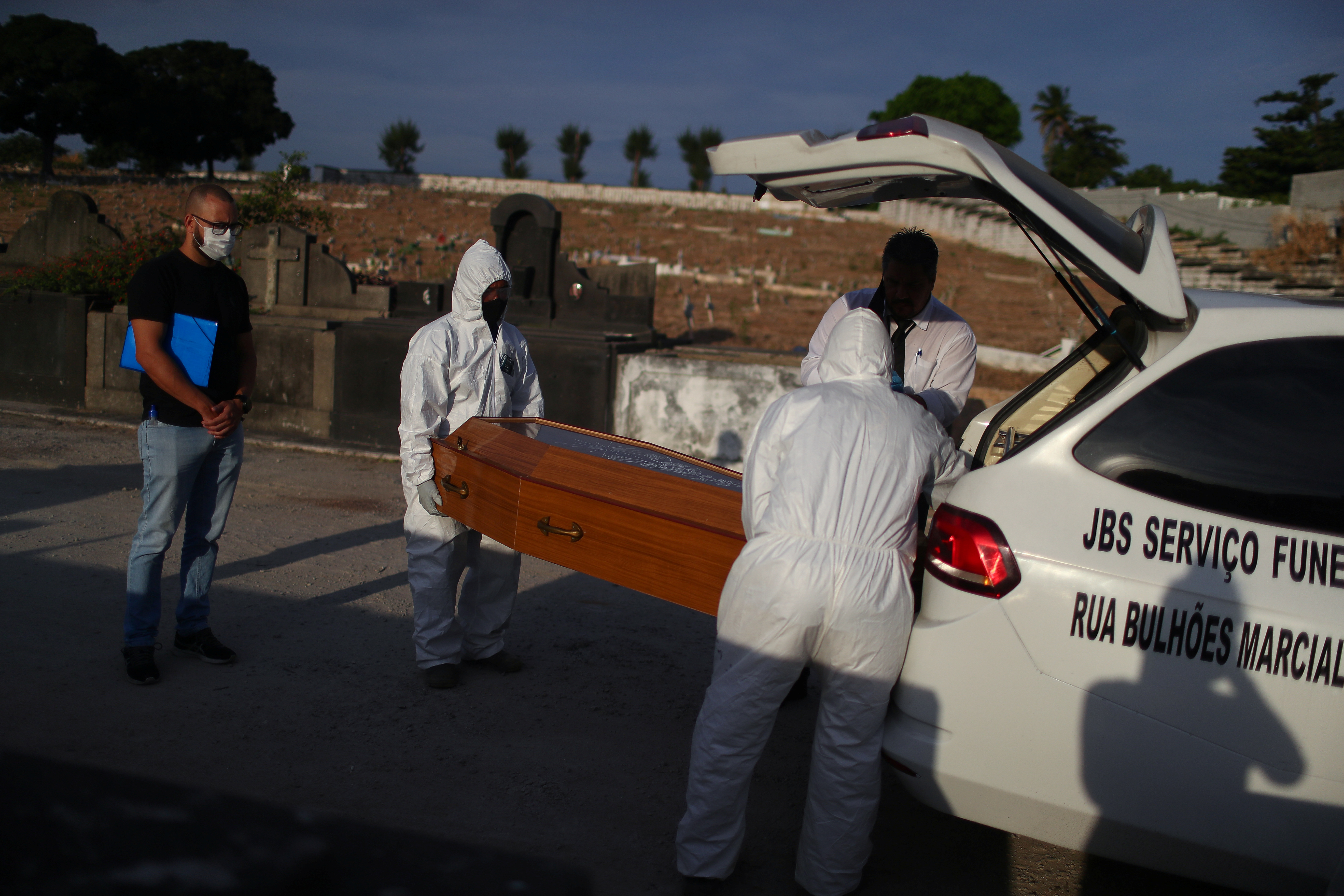 2020-06-06T194111Z_1118325845_RC2V3H950EPC_RTRMADP_3_HEALTH-CORONAVIRUS-BRAZIL