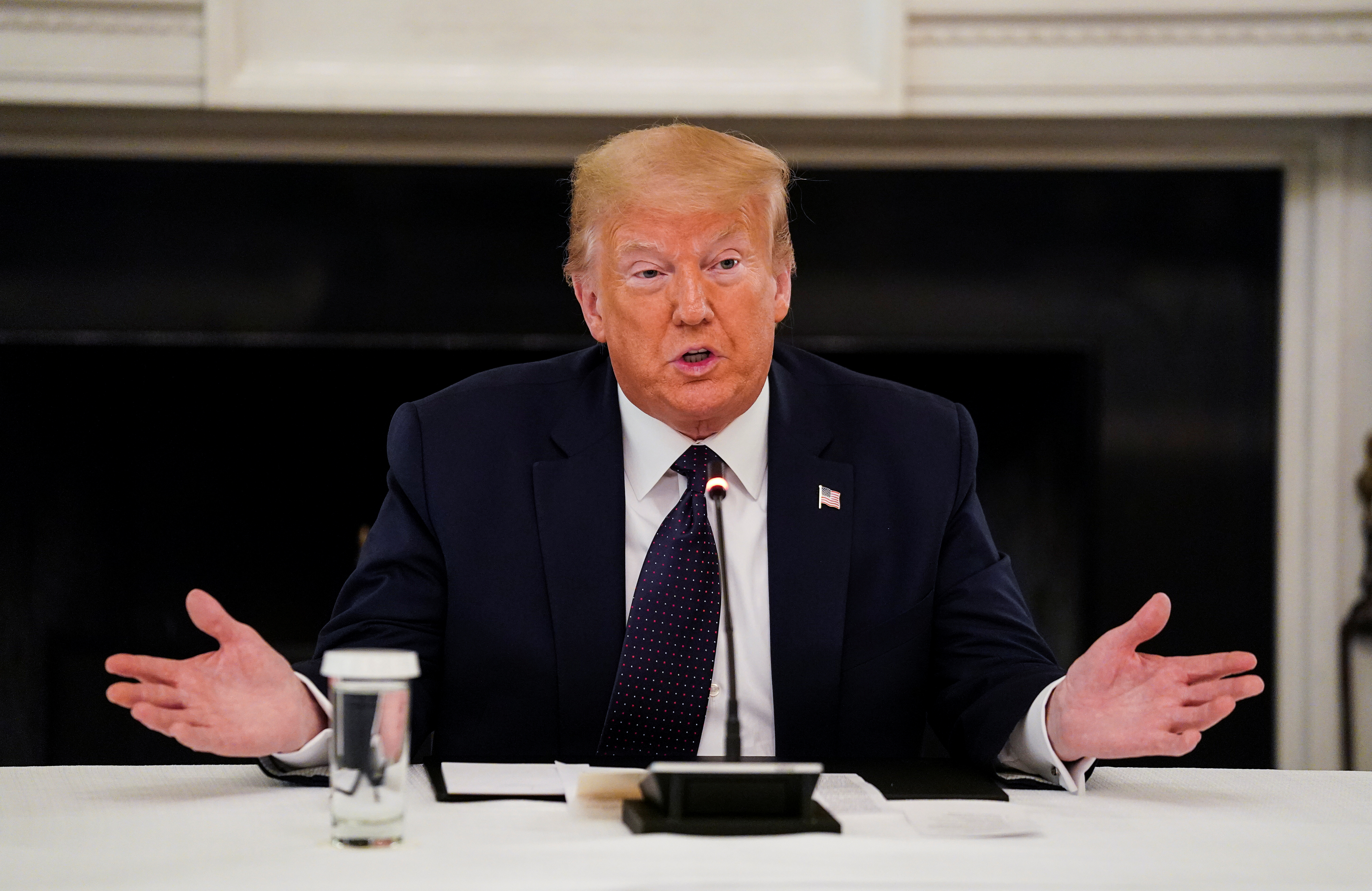 2020-06-08T000000Z_1590770888_RC275H92X477_RTRMADP_3_MINNEAPOLIS-POLICE-TRUMP