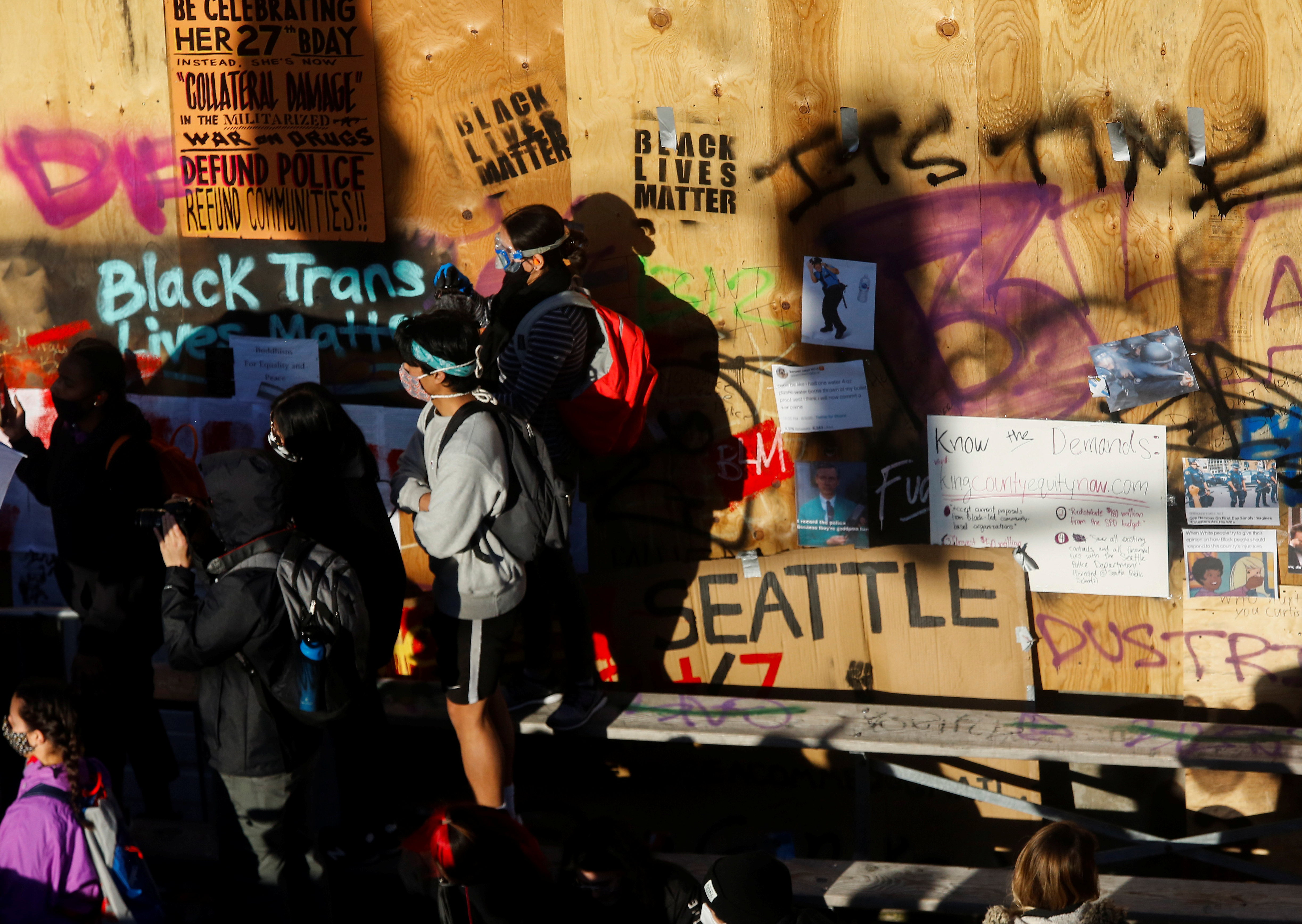 2020-06-08T064815Z_584829410_RC2U4H912TLM_RTRMADP_3_MINNEAPOLIS-POLICE-PROTESTS-SEATTLE