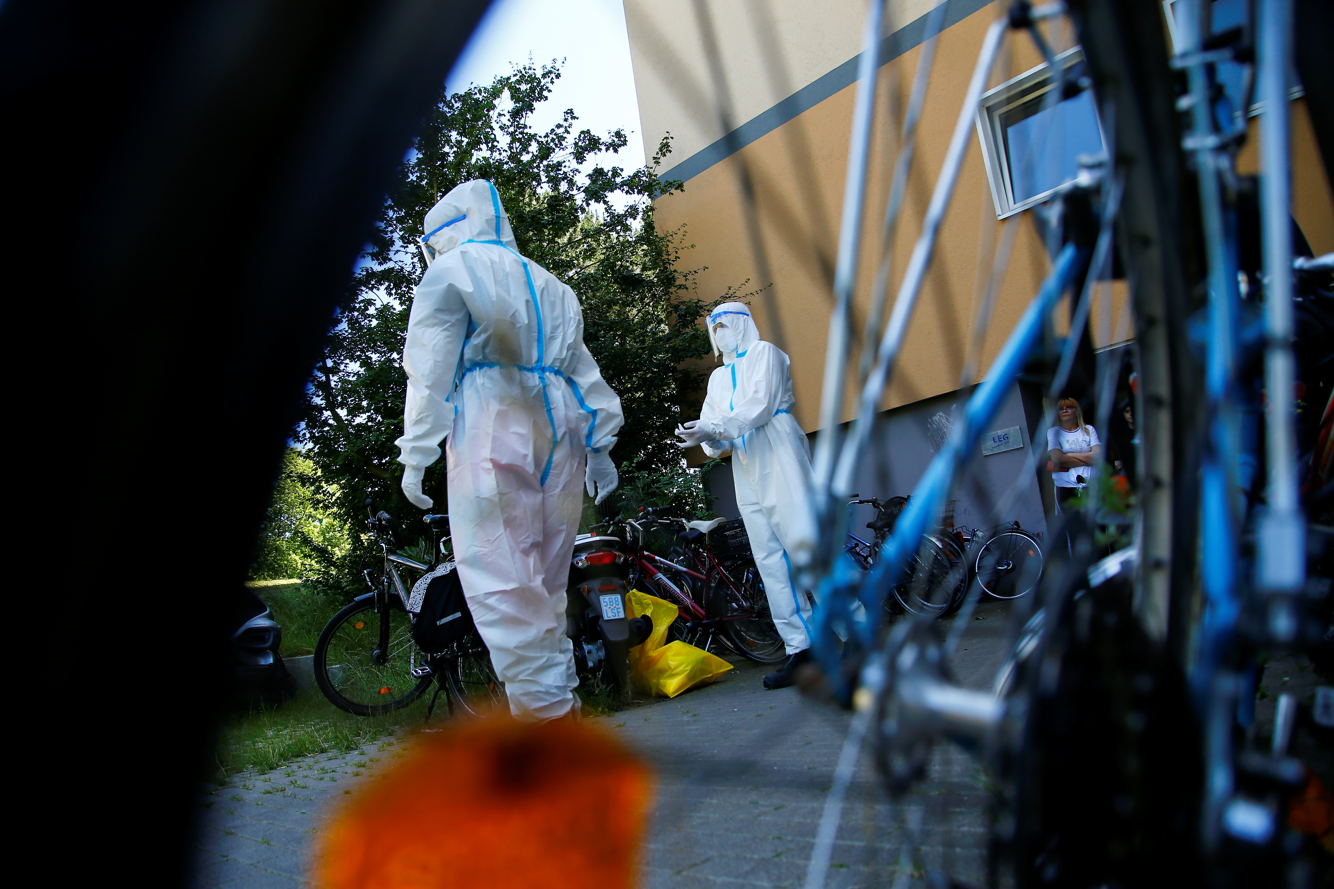 2020-06-24T141521Z_131541710_RC2QFH950TQ8_RTRMADP_3_HEALTH-CORONAVIRUS-GERMANY-MEAT-GUETERSLOH