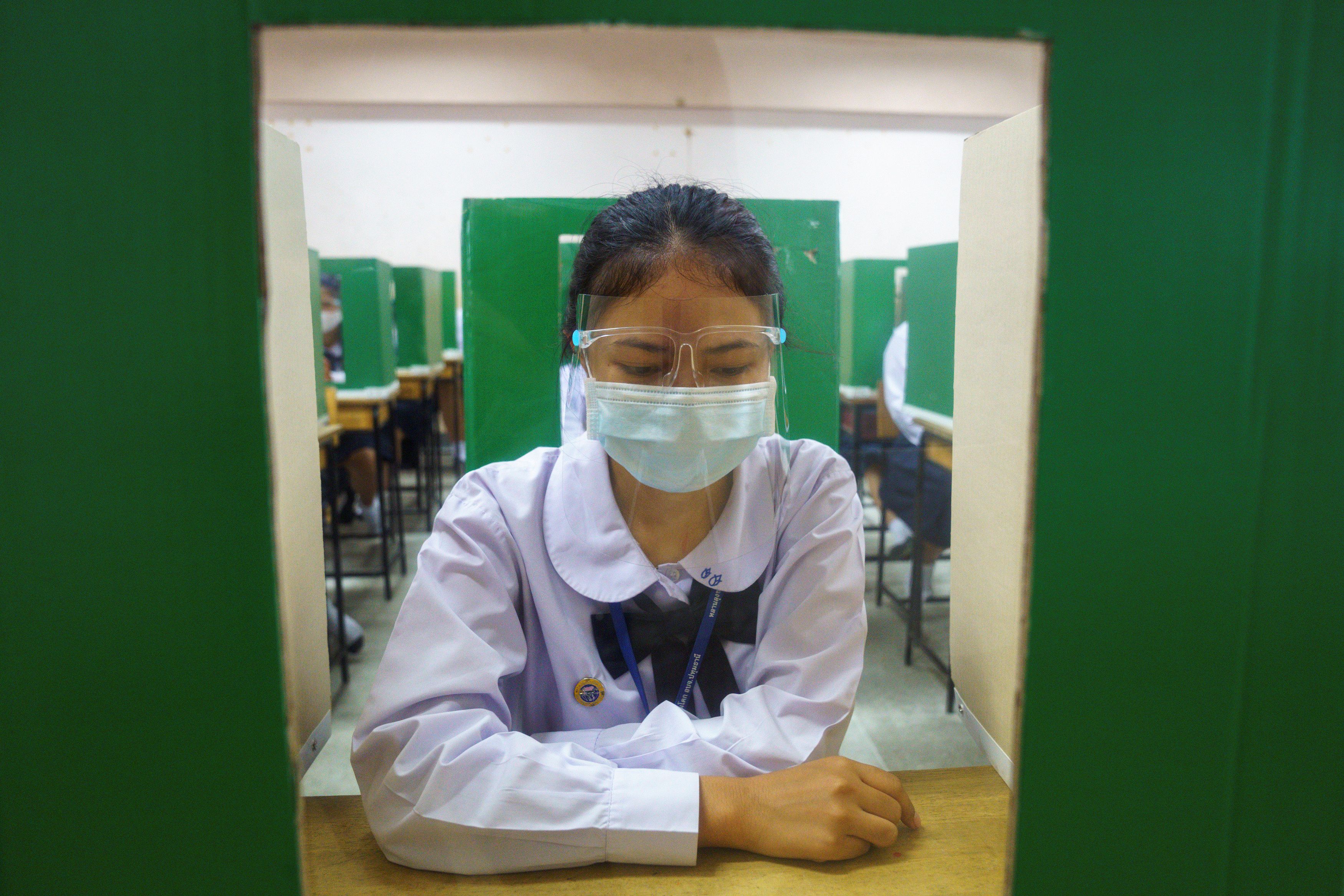 2020-07-01T041227Z_1315343721_RC24KH9S51S9_RTRMADP_3_HEALTH-CORONAVIRUS-THAILAND-SCHOOL