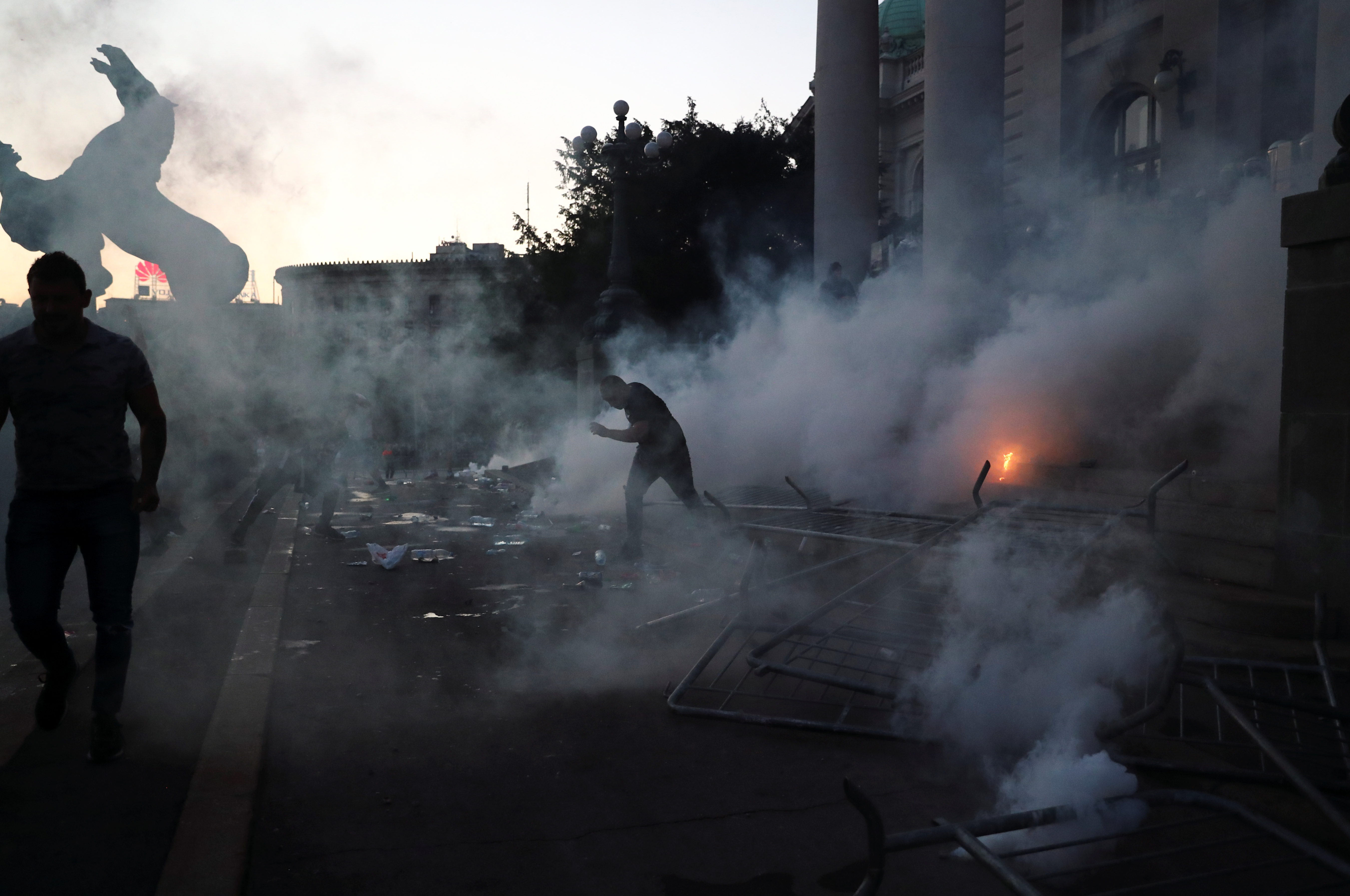 2020-07-08T184906Z_768794993_RC26PH9RFZ0N_RTRMADP_3_HEALTH-CORONAVIRUS-SERBIA-PROTESTS