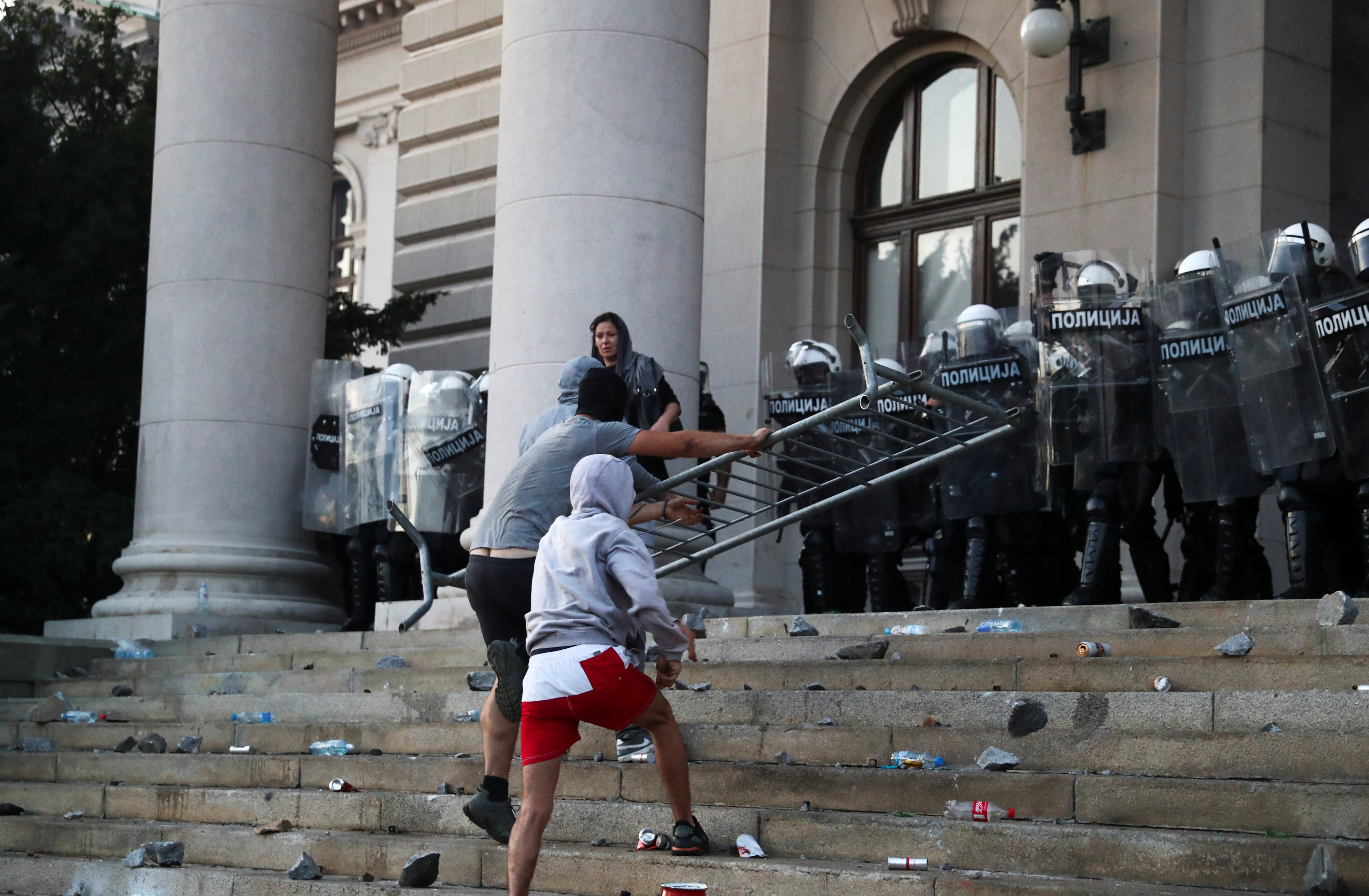 2020-07-08T185305Z_974673629_RC26PH98QVV9_RTRMADP_3_HEALTH-CORONAVIRUS-SERBIA-PROTESTS