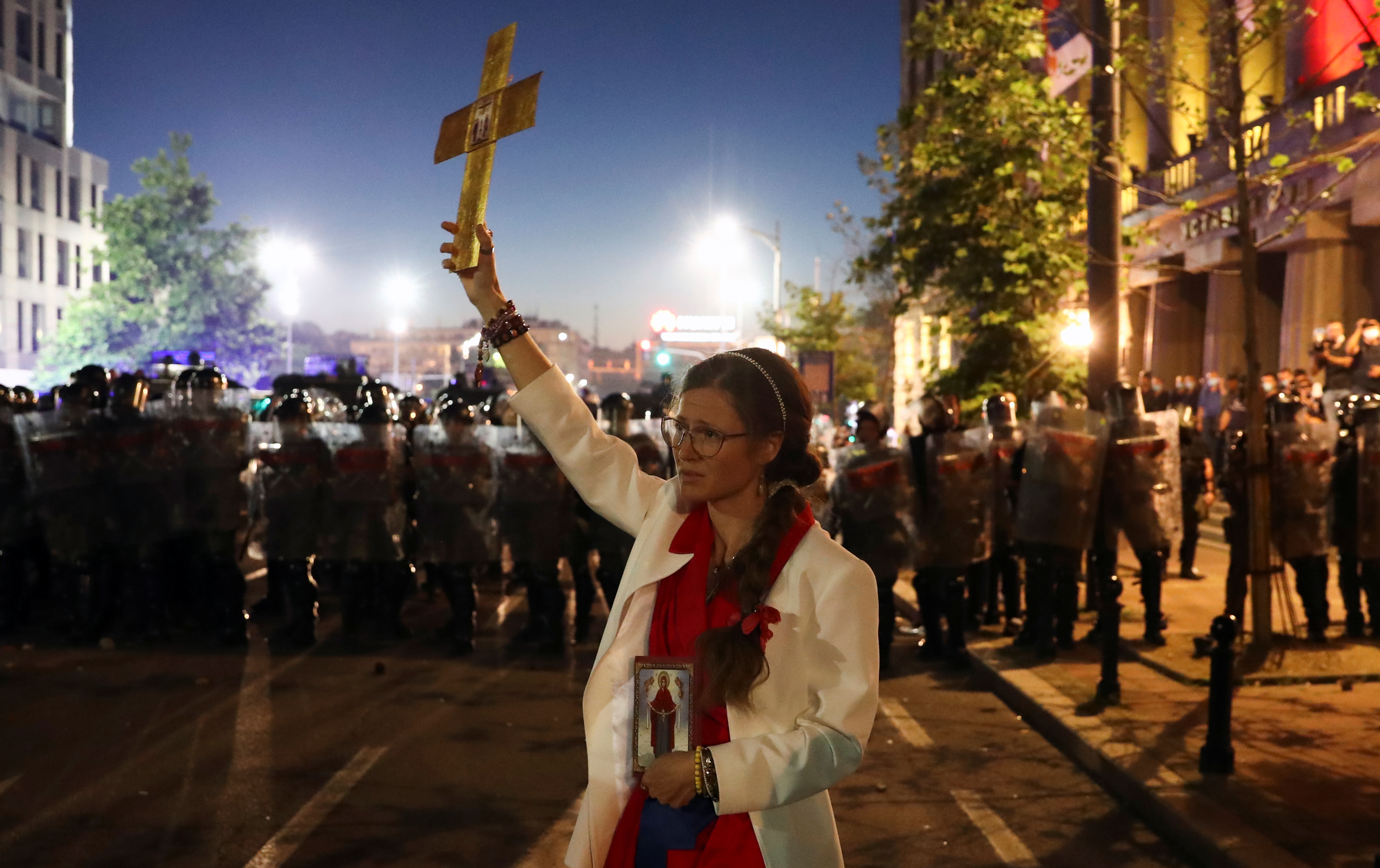 2020-07-08T195231Z_1651373211_RC27PH9G0G8C_RTRMADP_3_HEALTH-CORONAVIRUS-SERBIA-PROTESTS