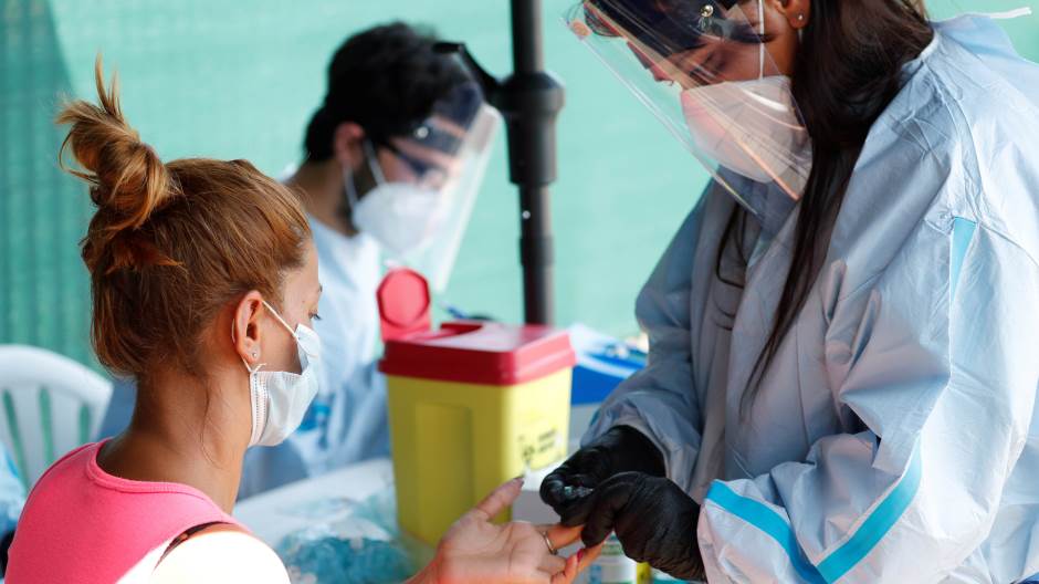 2020-07-29T121800Z_164219399_RC203I9R3GQS_RTRMADP_3_HEALTH-CORONAVIRUS-ITALY