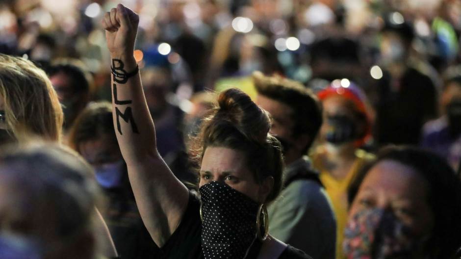 2020-07-30T042522Z_781498634_RC2G3I9KMLLK_RTRMADP_3_GLOBAL-RACE-PROTESTS-PORTLAND