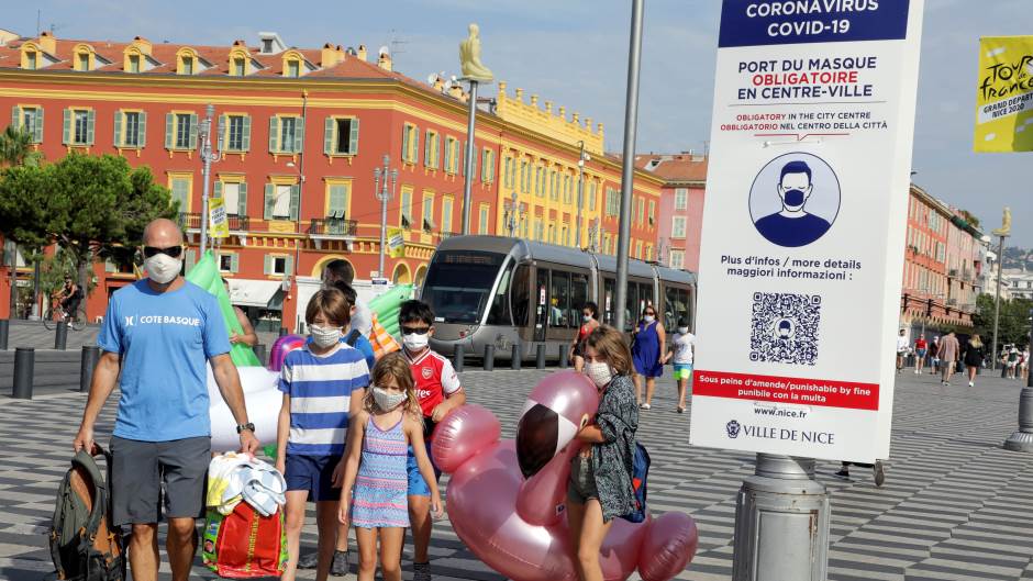 2020-08-11T182501Z_139142263_RC2LBI9KBPHV_RTRMADP_3_HEALTH-CORONAVIRUS-FRANCE-MASKS