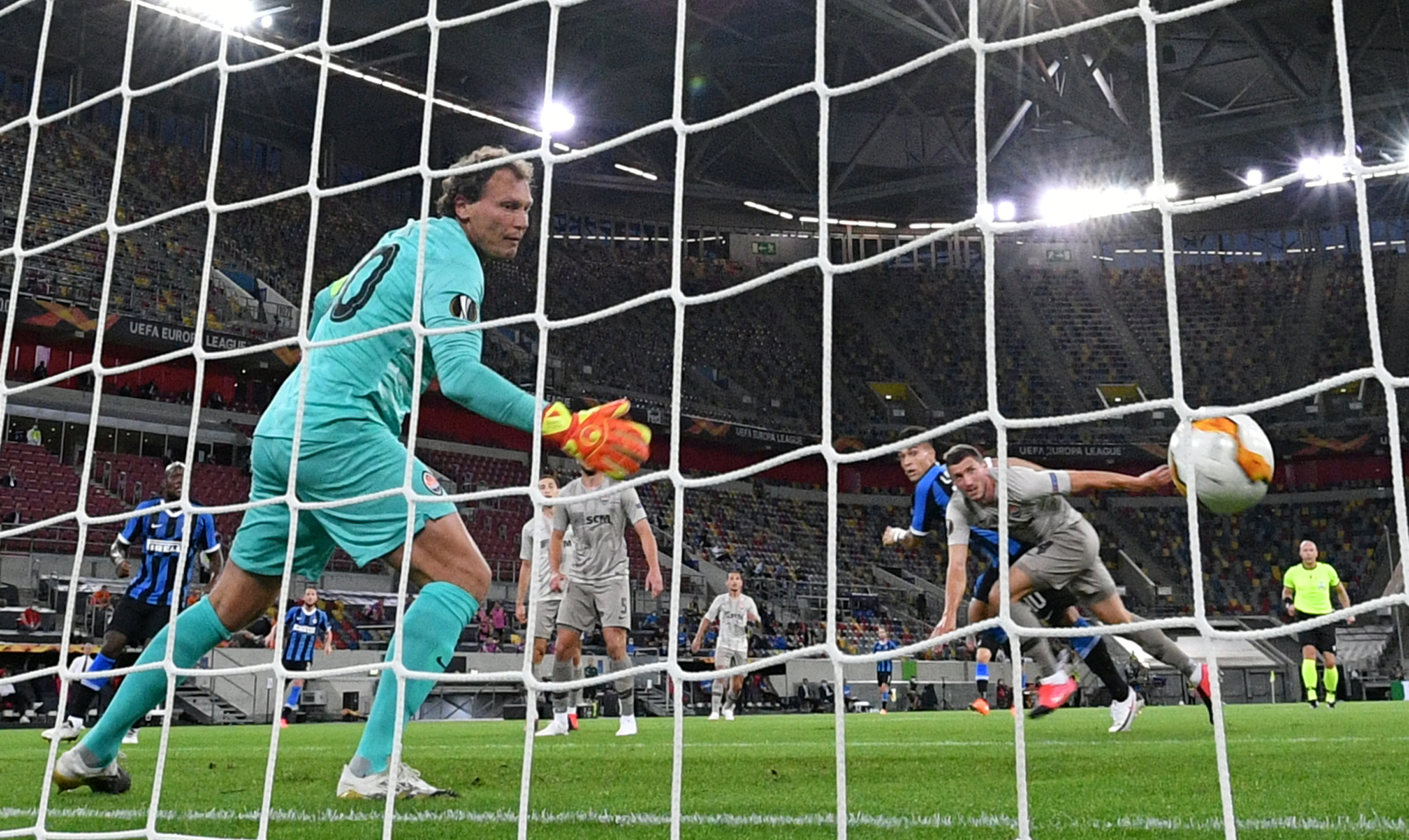 2020-08-17T195525Z_149957958_RC2VFI9GX8YK_RTRMADP_3_SOCCER-EUROPA-INT-SHK-REPORT