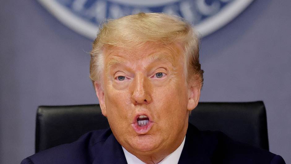 2020-08-27T185042Z_814287619_RC2IMI9TUVKF_RTRMADP_3_STORM-LAURA