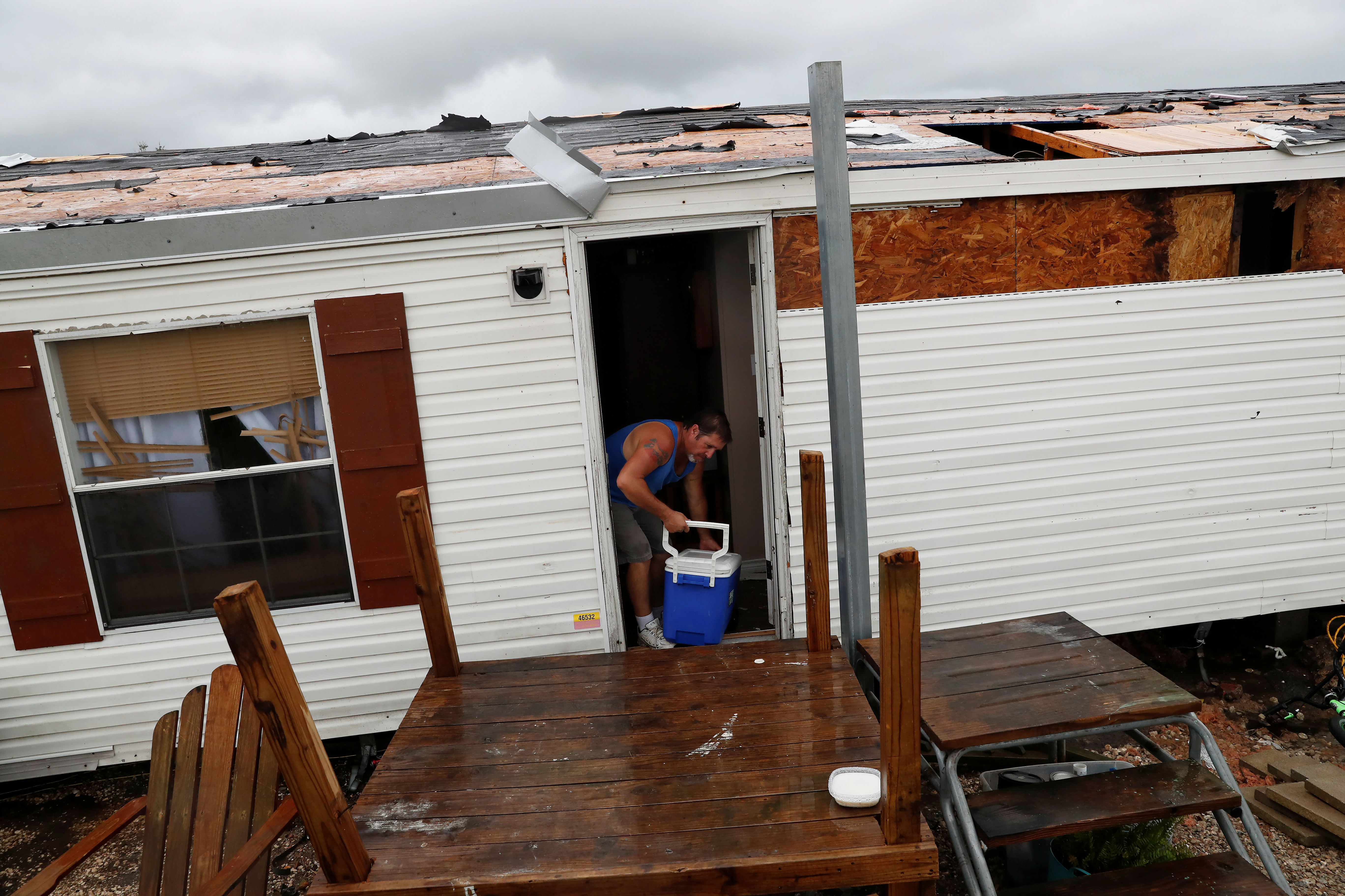 2020-08-28T163307Z_484517566_RC24NI9W348N_RTRMADP_3_STORM-LAURA