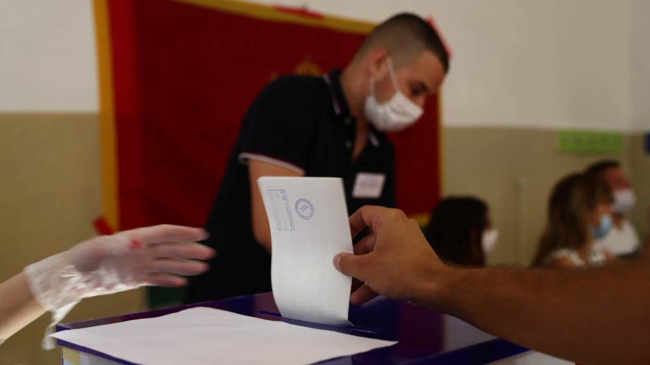 2020-08-30T094119Z_176425766_RC29OI9L06OT_RTRMADP_3_MONTENEGRO-ELECTION