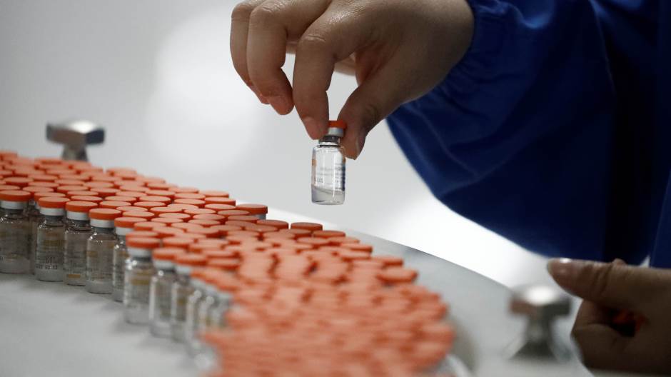 2020-09-24T095523Z_656336895_RC2X4J9IQLSQ_RTRMADP_3_HEALTH-CORONAVIRUS-SINOVAC