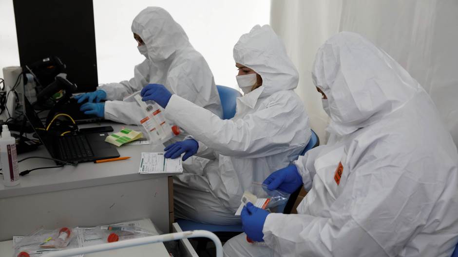 2020-10-02T144113Z_602955562_RC2EAJ91BL9C_RTRMADP_3_HEALTH-CORONAVIRUS-POLAND