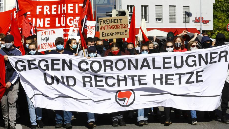 2020-10-04T135151Z_1337350706_RC2PBJ9WV0WO_RTRMADP_3_HEALTH-CORONAVIRUS-GERMANY-PROTEST