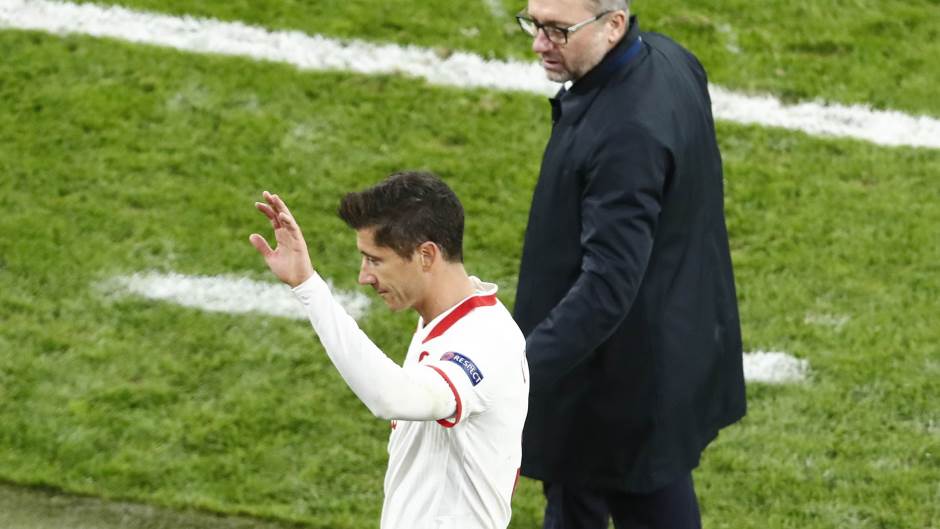 2020-10-11T203010Z_1447264724_UP1EGAB1KYAKG_RTRMADP_3_SOCCER-UEFANATIONS-POL-ITA-REPORT