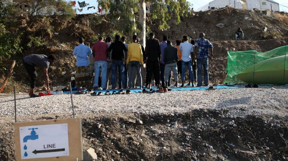 2020-10-14T165737Z_1506437792_RC2GIJ9DMX19_RTRMADP_3_EUROPE-MIGRANTS-GREECE-LESBOS