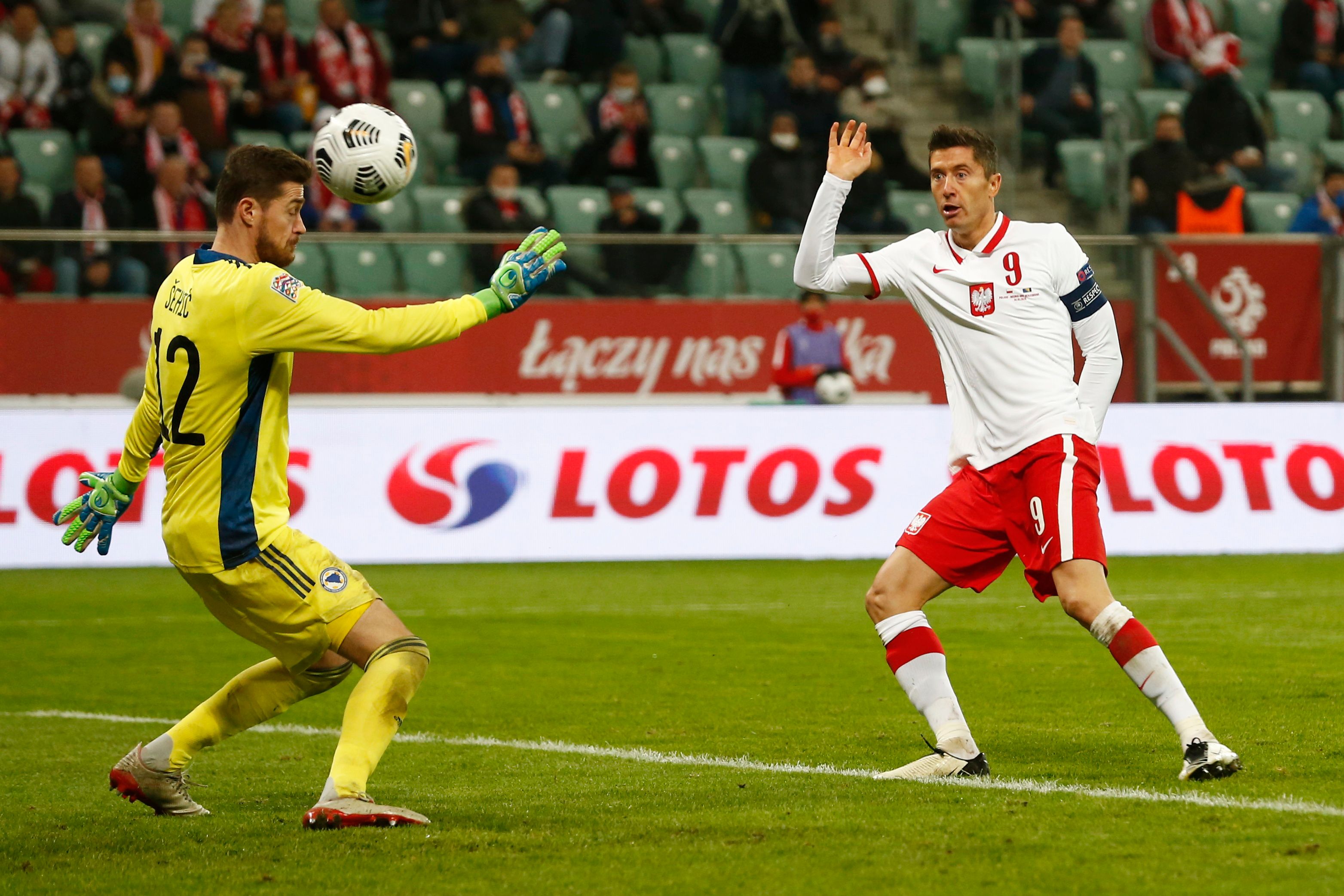 2020-10-14T200024Z_1229756647_UP1EGAE1JKOZW_RTRMADP_3_SOCCER-UEFANATIONS-POL-BIH-REPORT