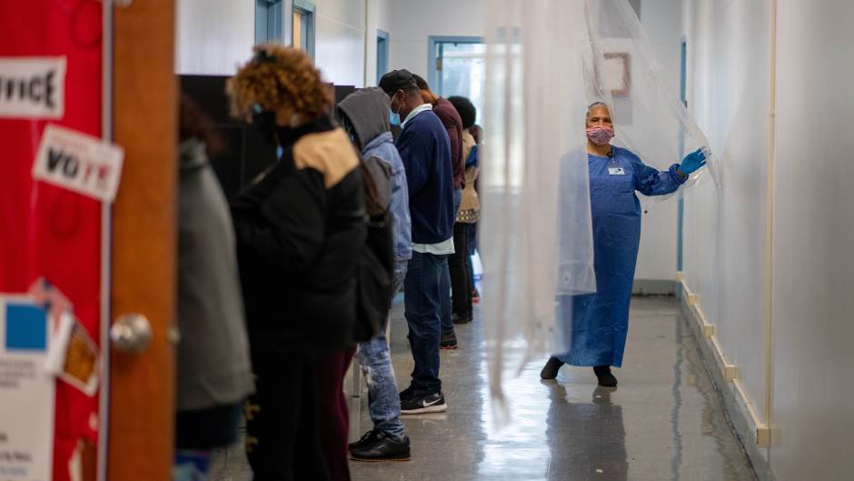 2020-10-16T200900Z_692352647_RC2UJJ9JJCFC_RTRMADP_3_USA-ELECTION-EARLY-VOTING