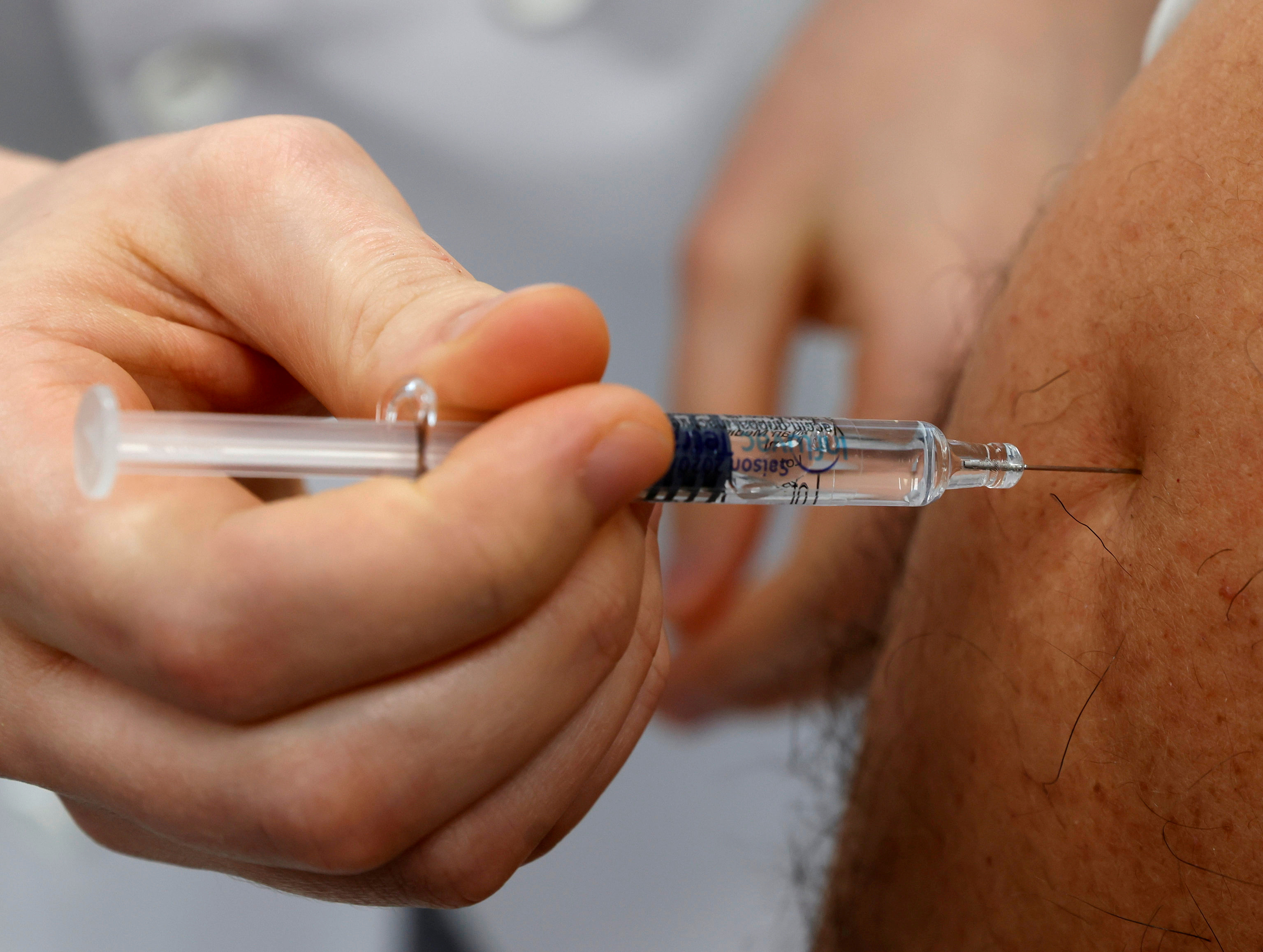2020-10-22T115549Z_1908832404_RC2NNJ97IT5R_RTRMADP_3_HEALTH-CORONAVIRUS-EU-FLU