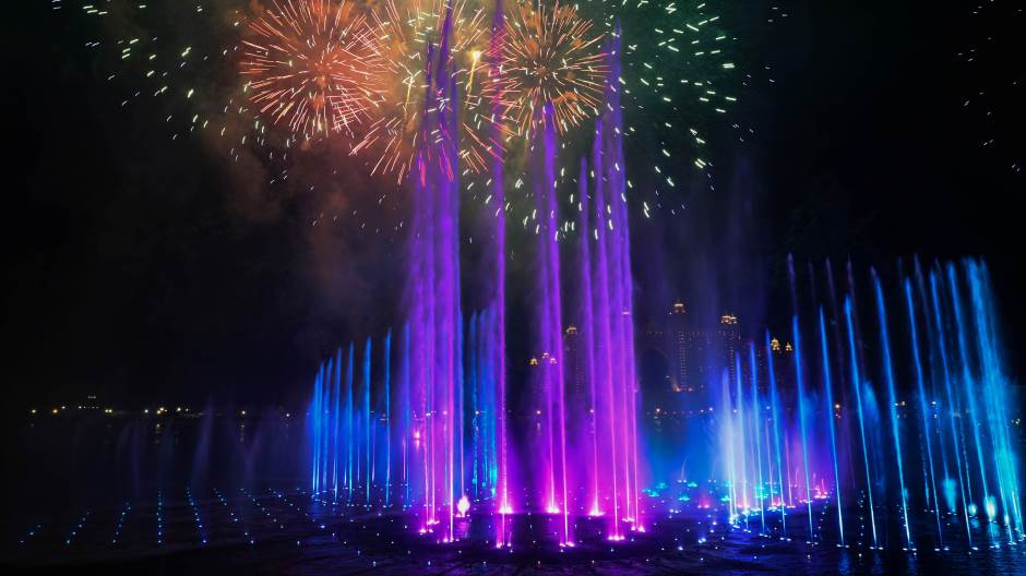 2020-10-22T174240Z_507305176_RC2TNJ9ZCA82_RTRMADP_3_EMIRATES-FOUNTAIN