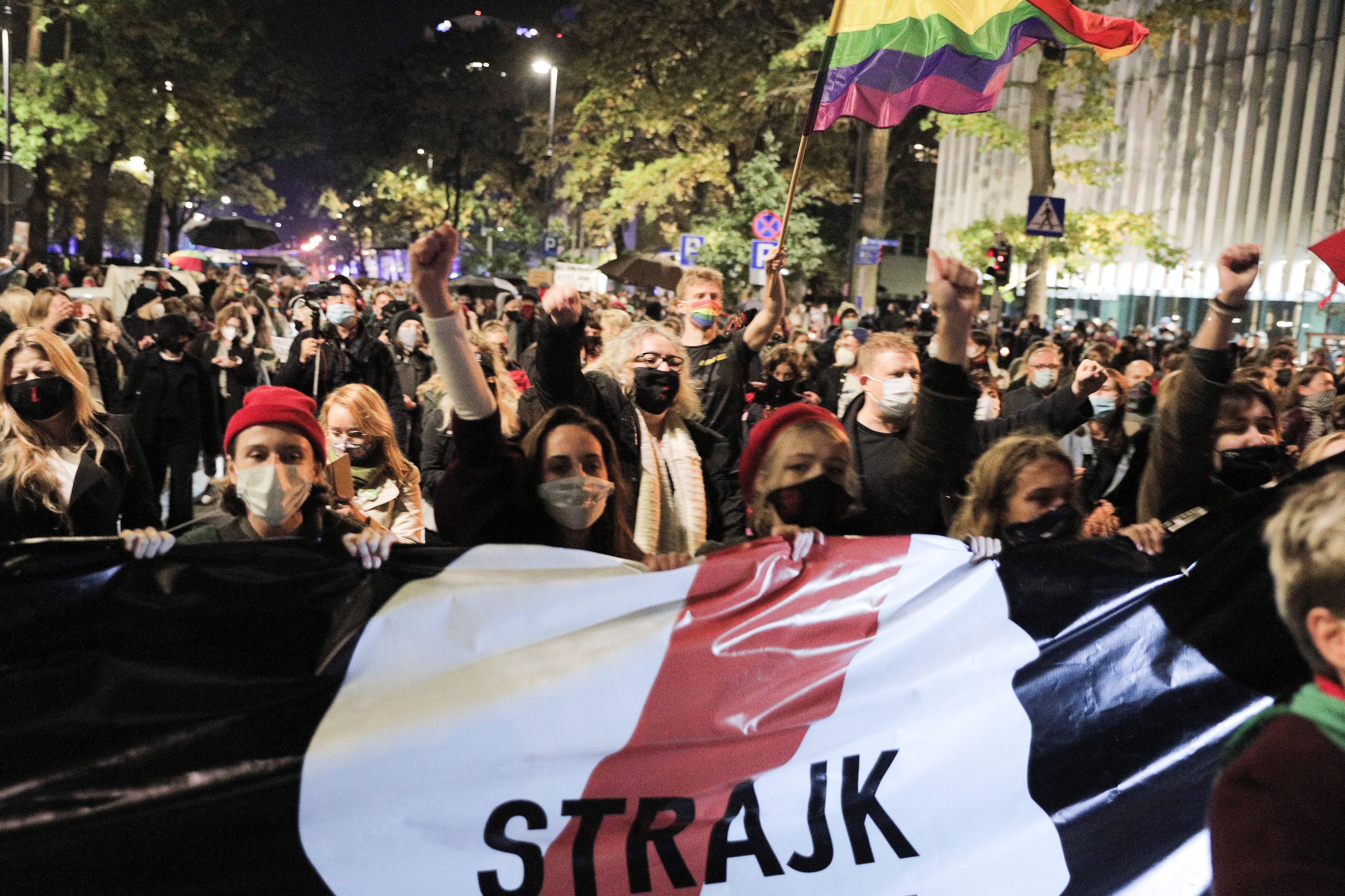 2020-10-22T184703Z_1193360614_RC2UNJ9X1RTZ_RTRMADP_3_POLAND-ABORTION