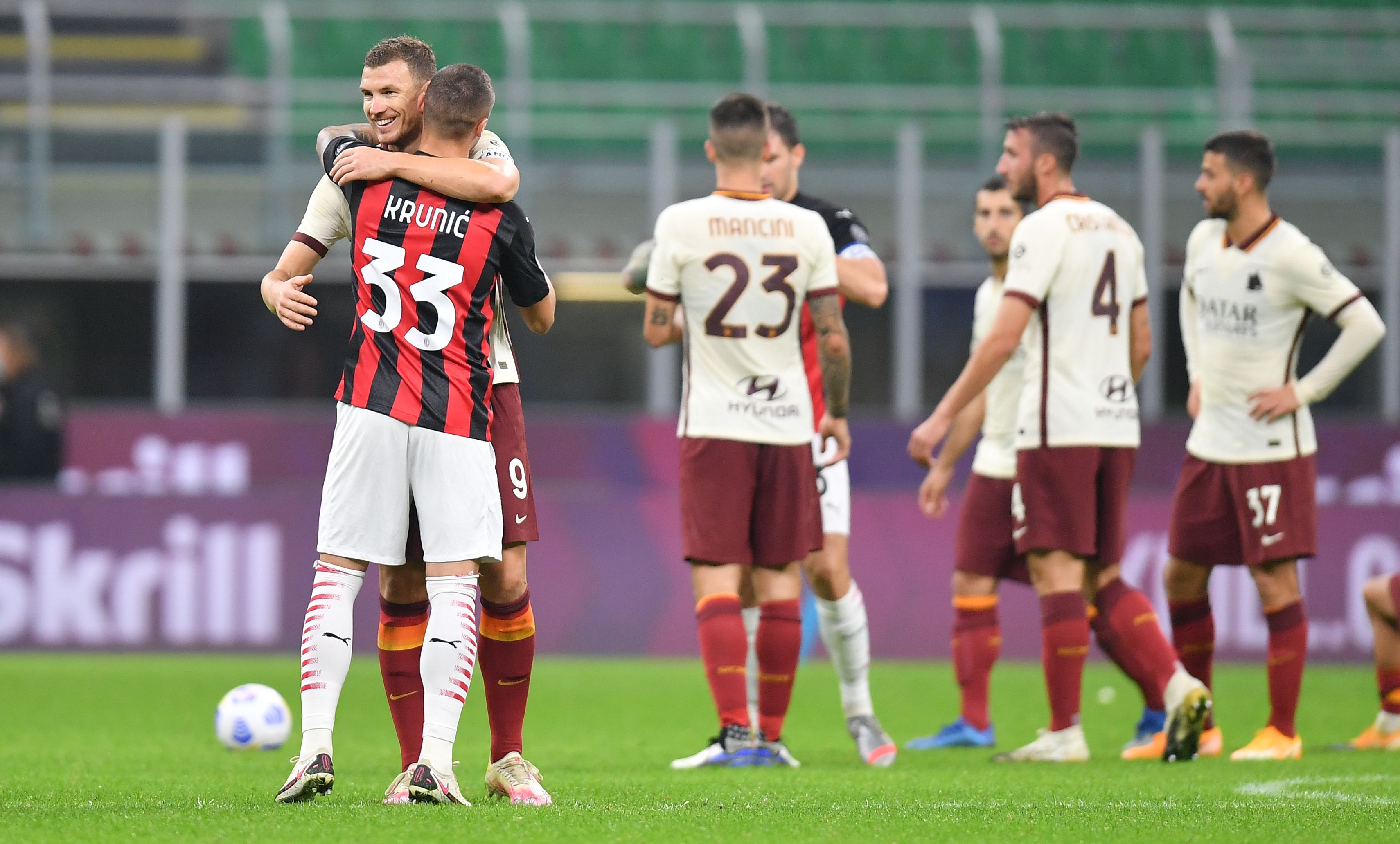 2020-10-26T215000Z_974272034_UP1EGAQ1ONCVP_RTRMADP_3_SOCCER-ITALY-MIL-ROM-REPORT
