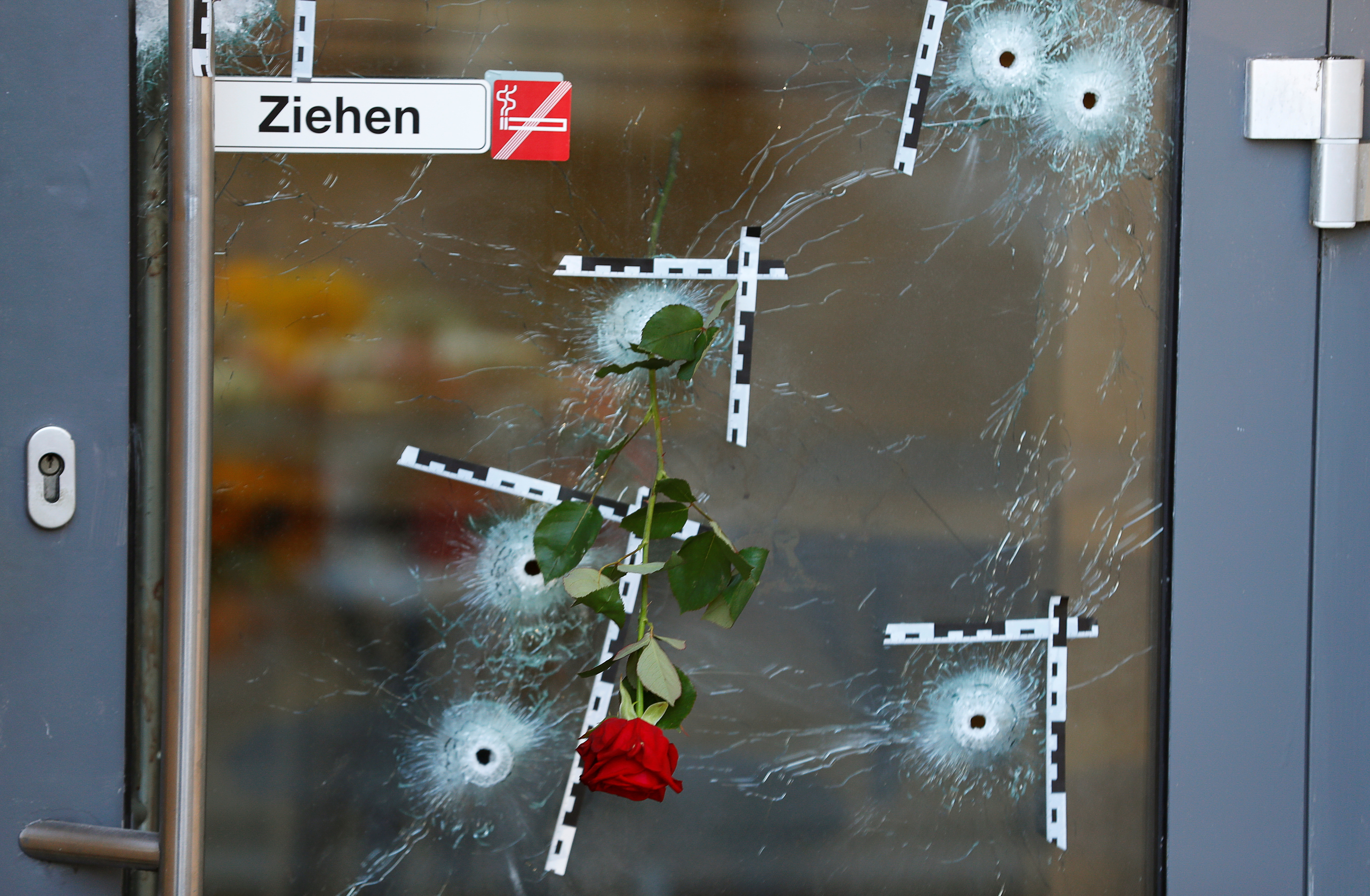 2020-11-05T144840Z_2139743468_RC22XJ9S18X1_RTRMADP_3_AUSTRIA-ATTACK