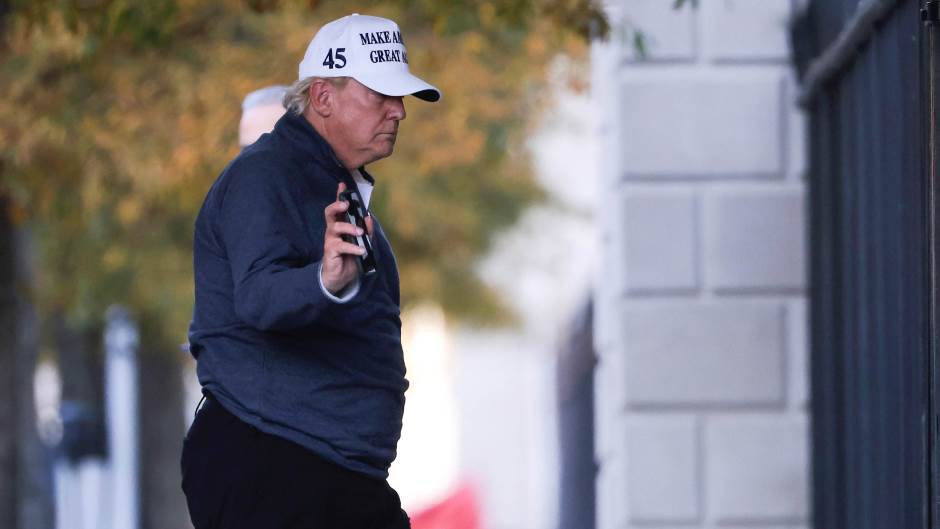 2020-11-07T203110Z_1397718719_RC2KYJ9TI0IT_RTRMADP_3_USA-ELECTION-TRUMP (1)