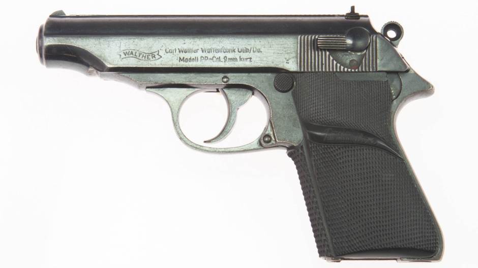 2020-11-09T152522Z_1084335231_RC2RZJ9IWGWX_RTRMADP_3_PEOPLE-SEAN-CONNERY-AUCTION