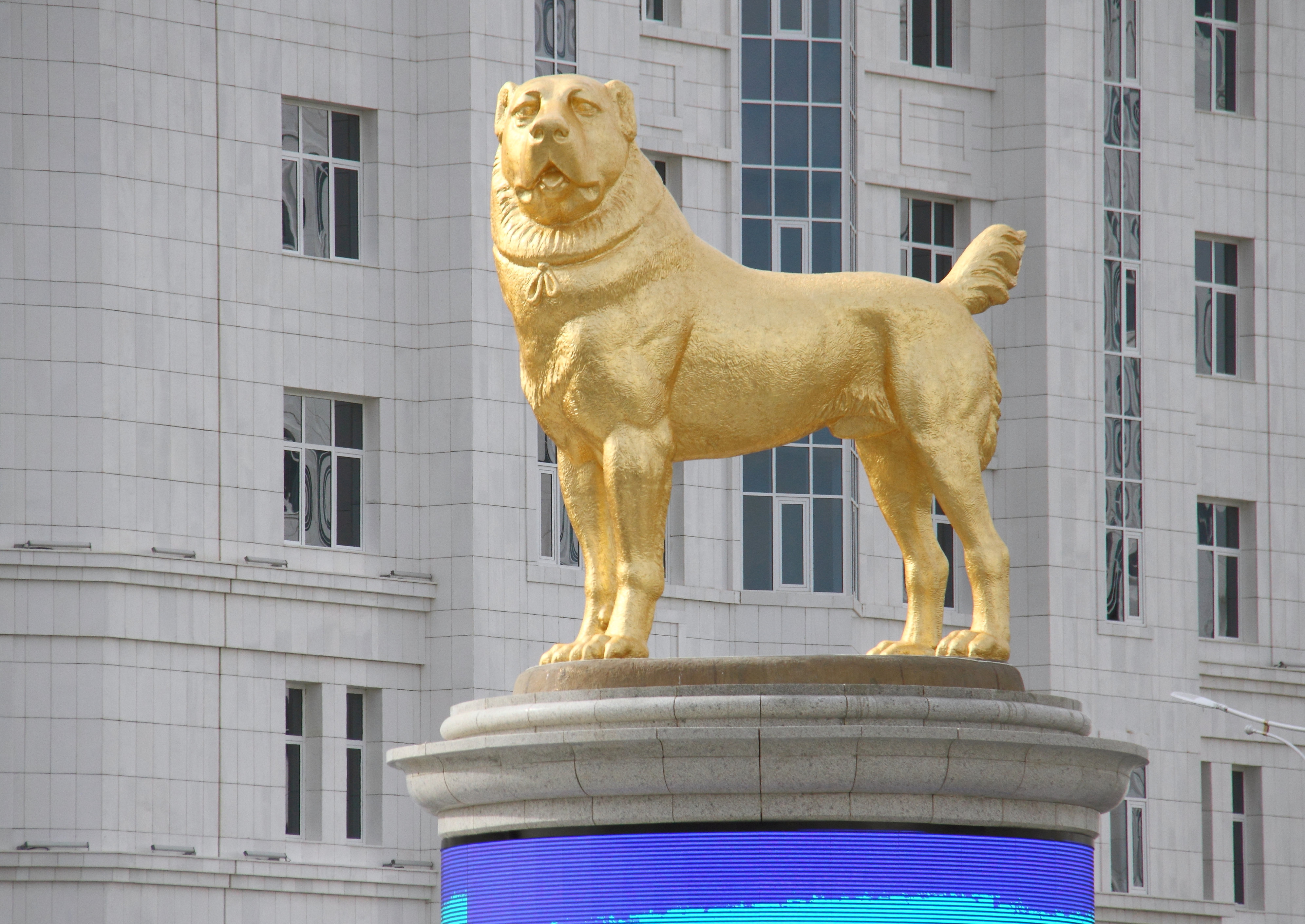 2020-11-12T125227Z_566178266_RC2O1K9OS5MH_RTRMADP_3_TURKMENISTAN-DOG-MONUMENT